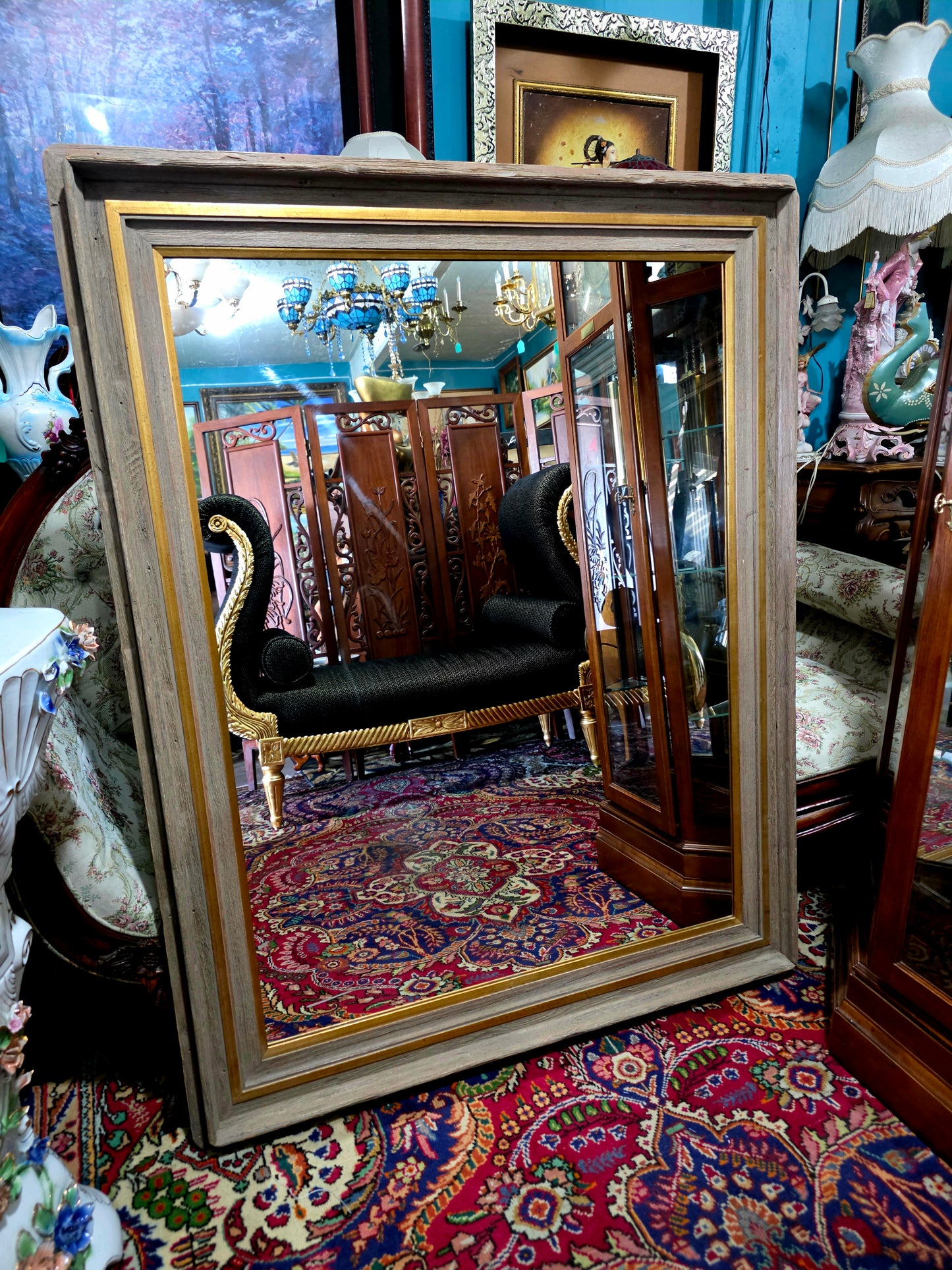 🪞 Mirror with Wooden Frame – Timeless Reflection of Noble Texture ✨