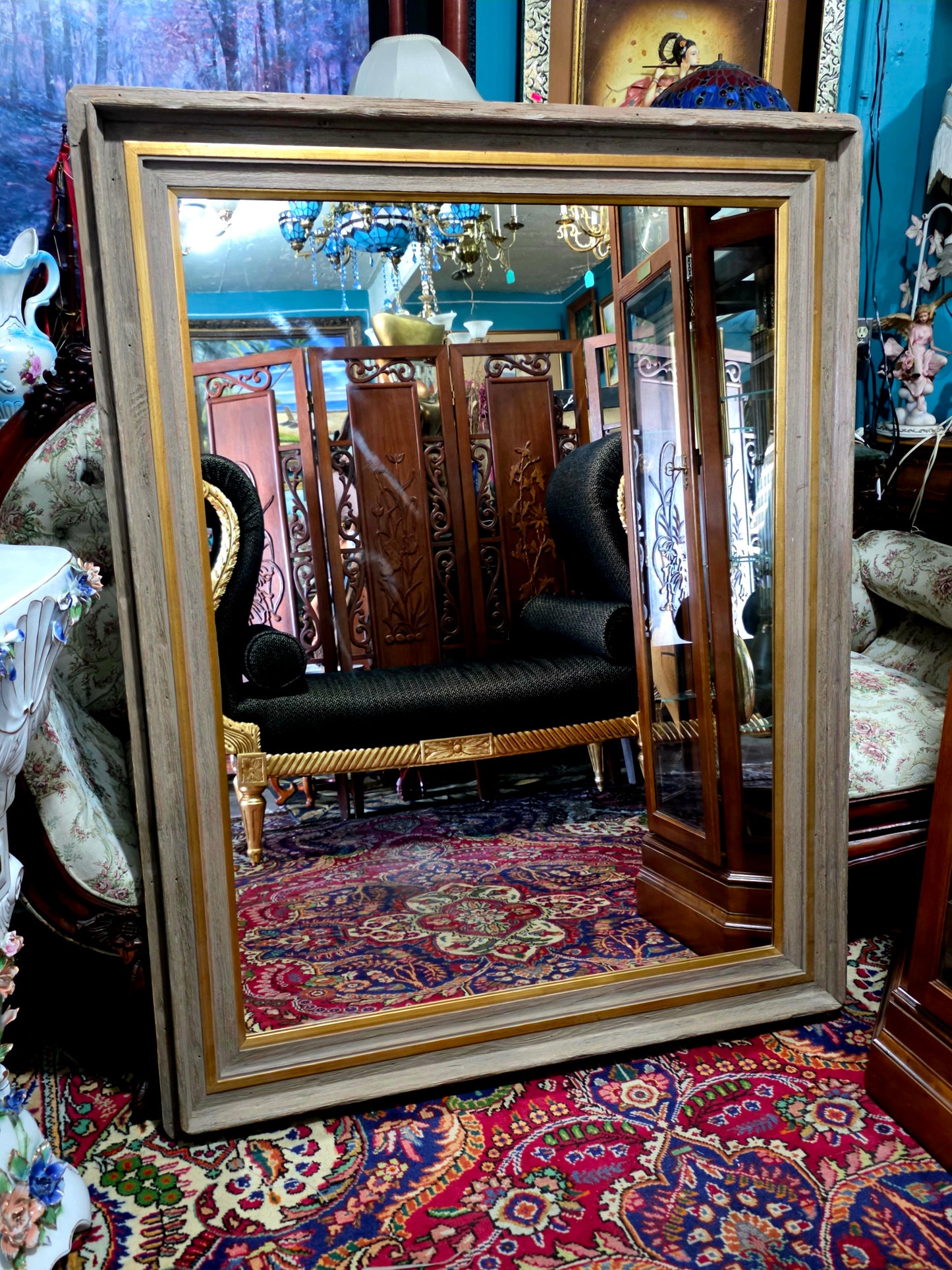 🪞 Mirror with Wooden Frame – Timeless Reflection of Noble Texture ✨