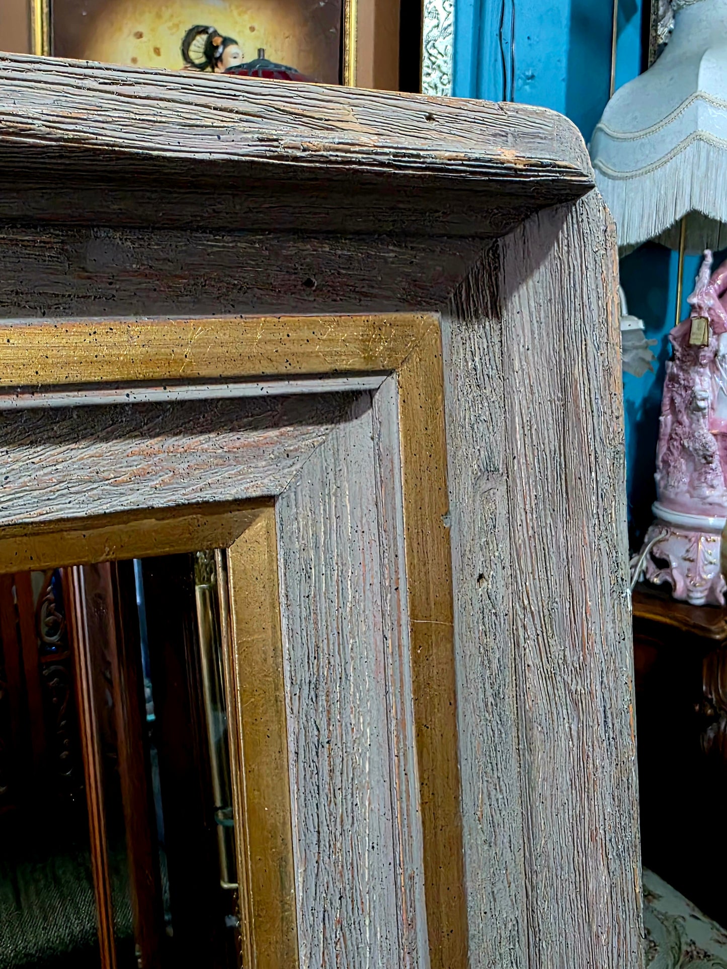 🪞 Mirror with Wooden Frame – Timeless Reflection of Noble Texture ✨