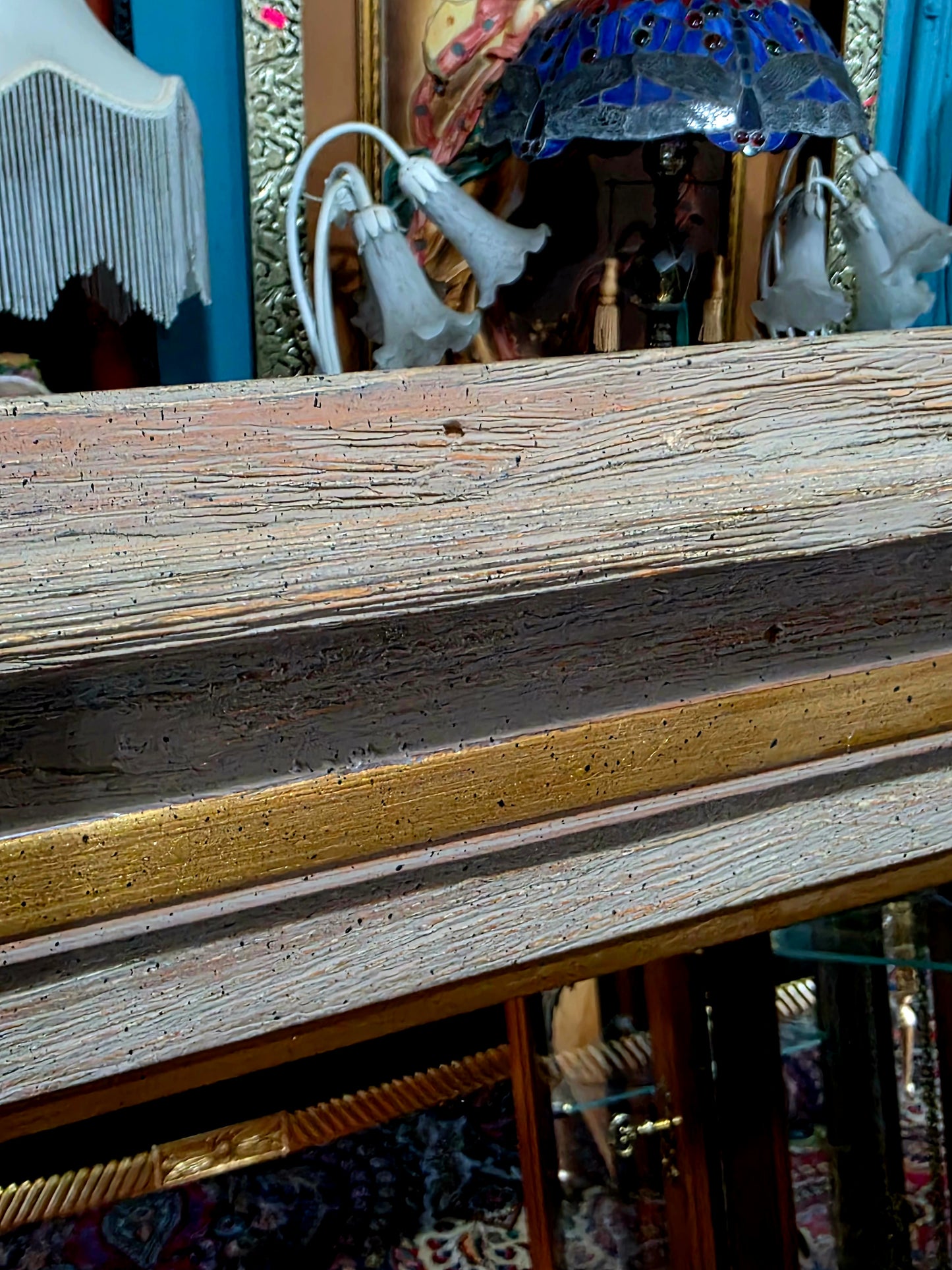 🪞 Mirror with Wooden Frame – Timeless Reflection of Noble Texture ✨