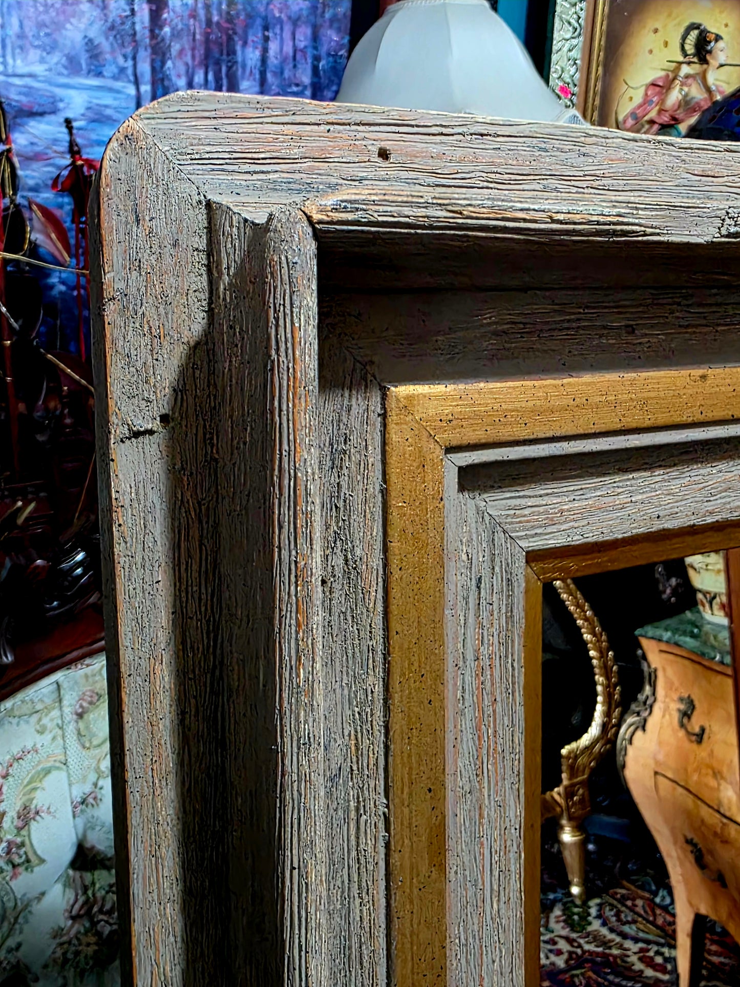 🪞 Mirror with Wooden Frame – Timeless Reflection of Noble Texture ✨