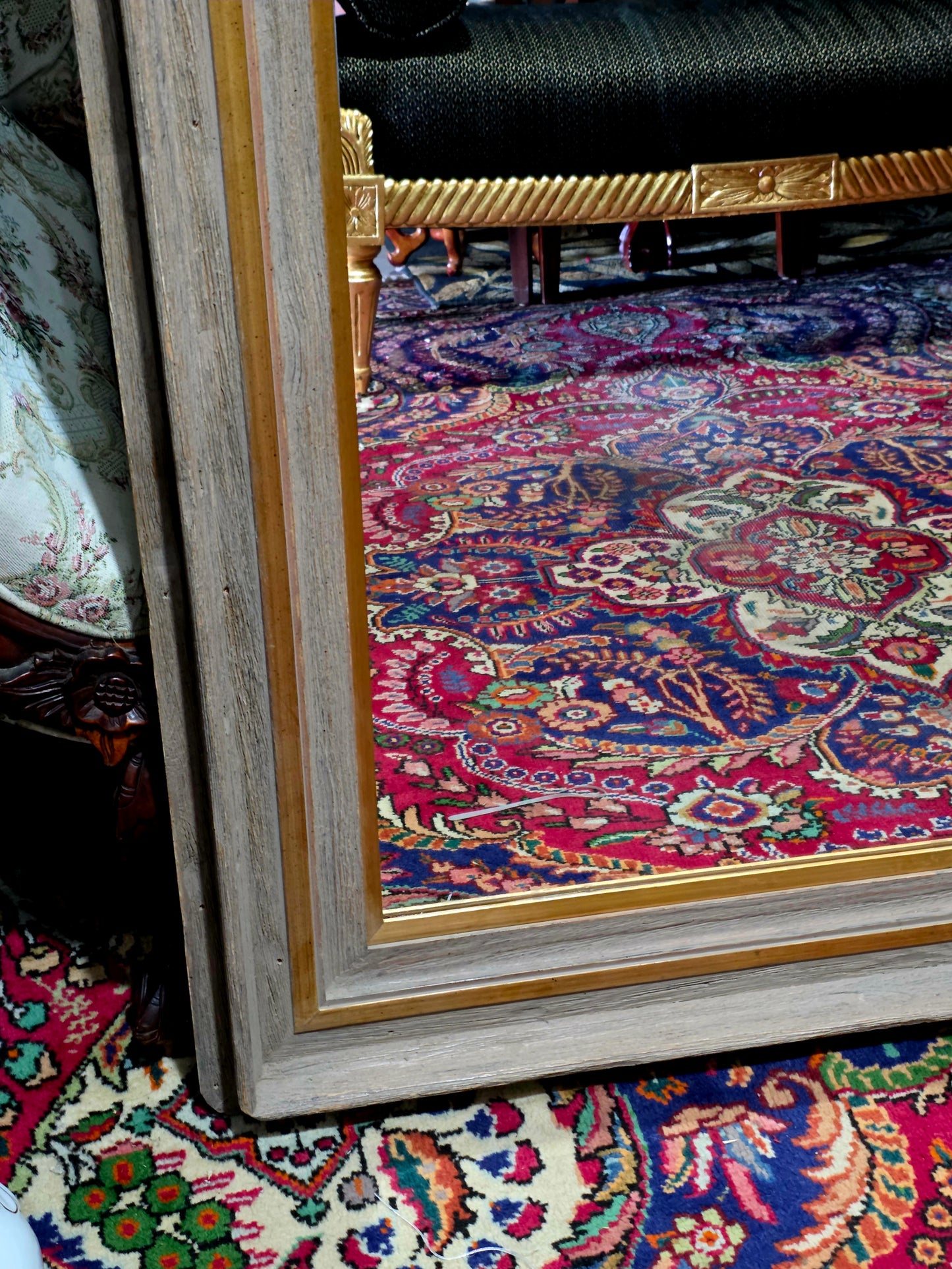 🪞 Mirror with Wooden Frame – Timeless Reflection of Noble Texture ✨