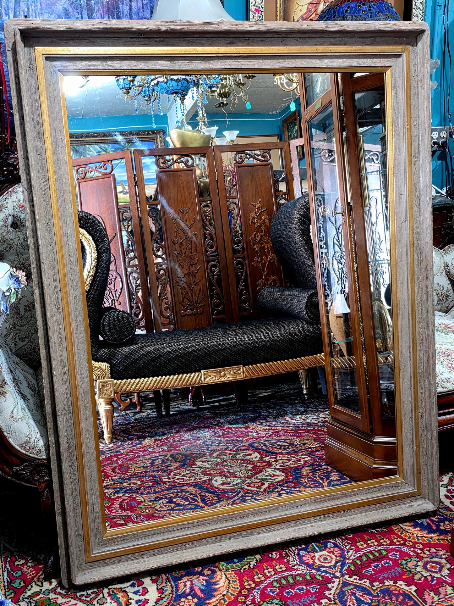 🪞 Mirror with Wooden Frame – Timeless Reflection of Noble Texture ✨