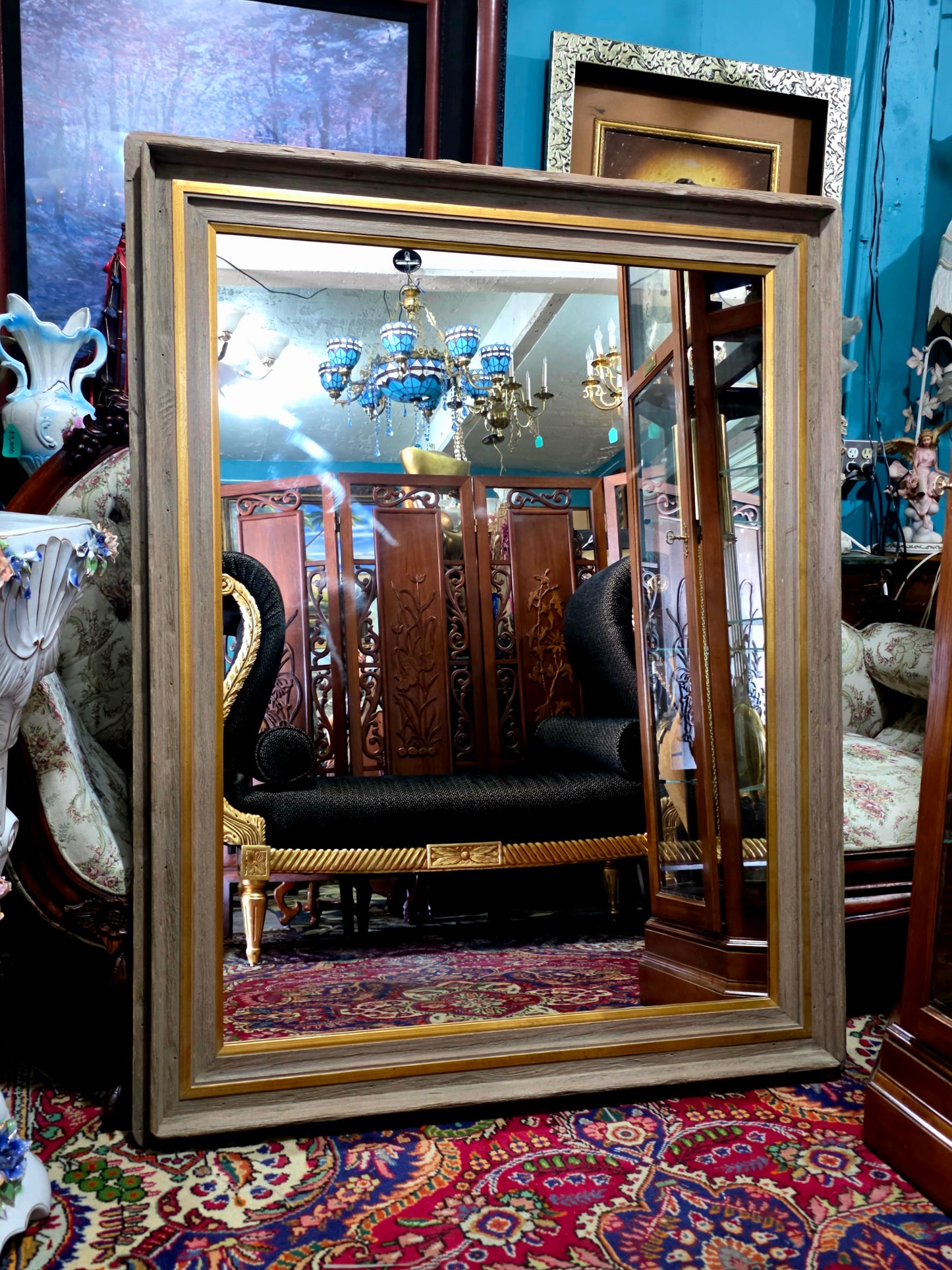 🪞 Mirror with Wooden Frame – Timeless Reflection of Noble Texture ✨
