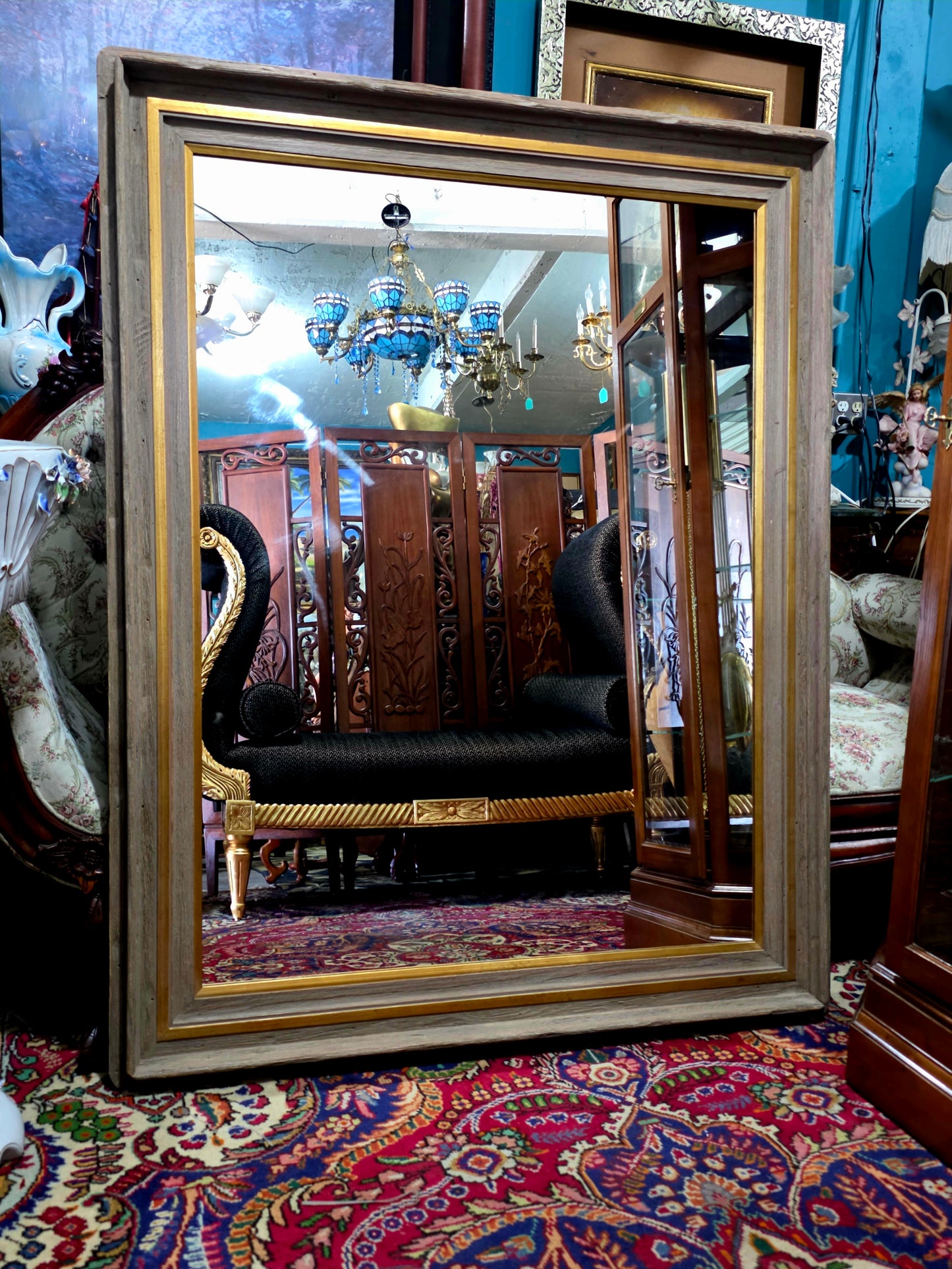 🪞 Mirror with Wooden Frame – Timeless Reflection of Noble Texture ✨