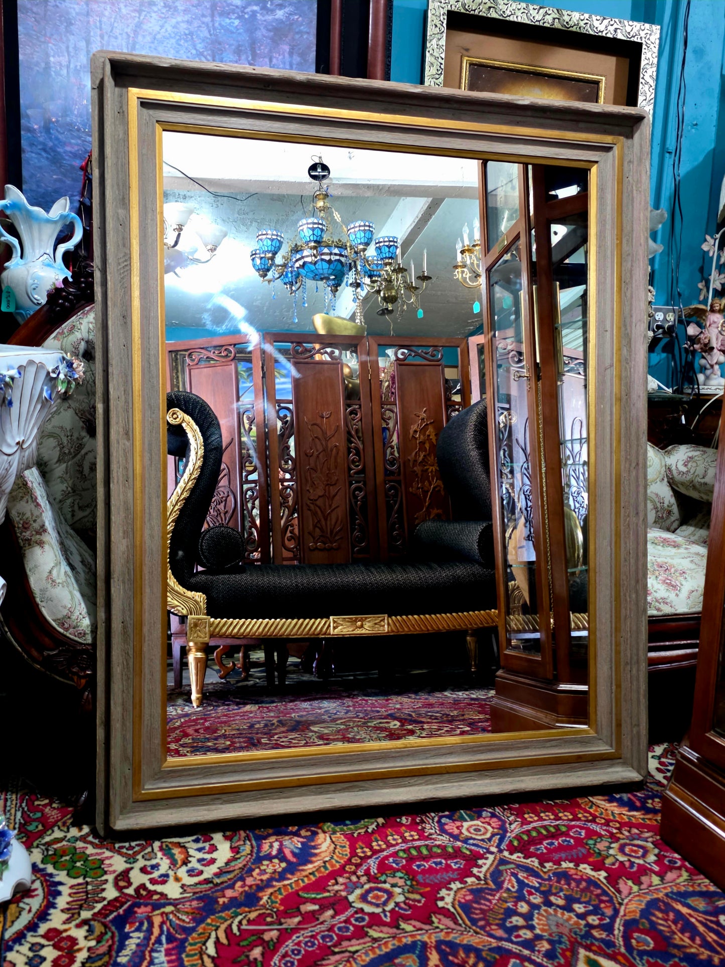 🪞 Mirror with Wooden Frame – Timeless Reflection of Noble Texture ✨