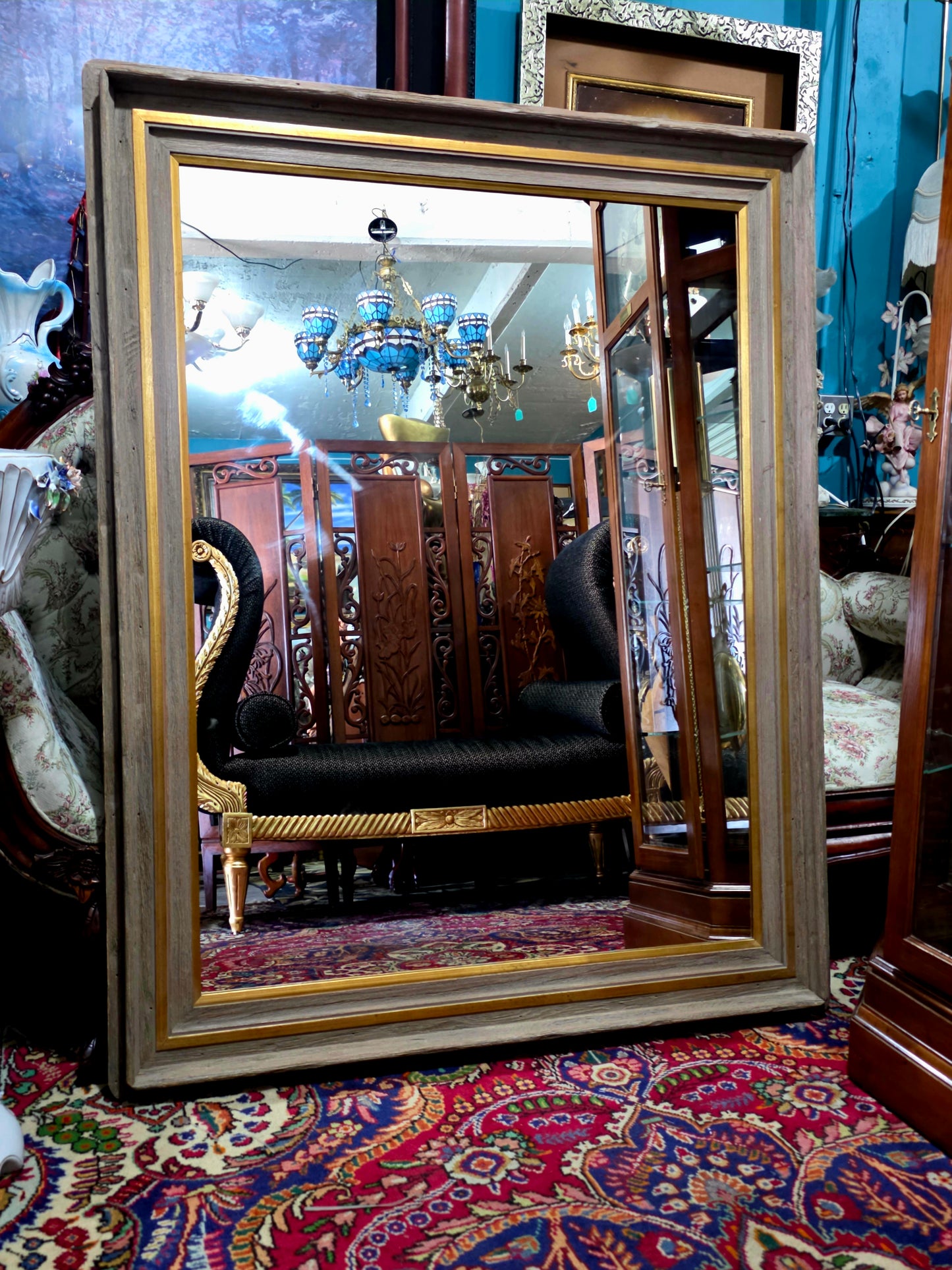 🪞 Mirror with Wooden Frame – Timeless Reflection of Noble Texture ✨