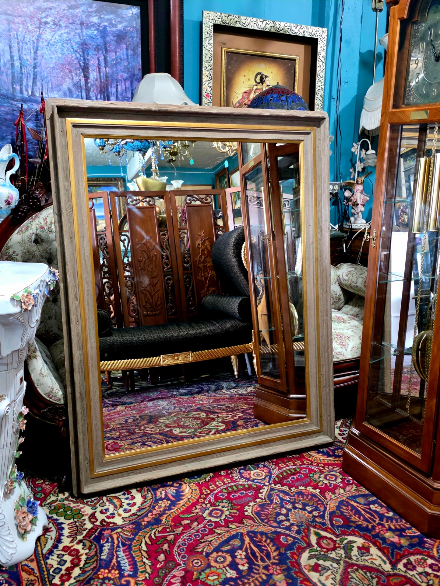 🪞 Mirror with Wooden Frame – Timeless Reflection of Noble Texture ✨