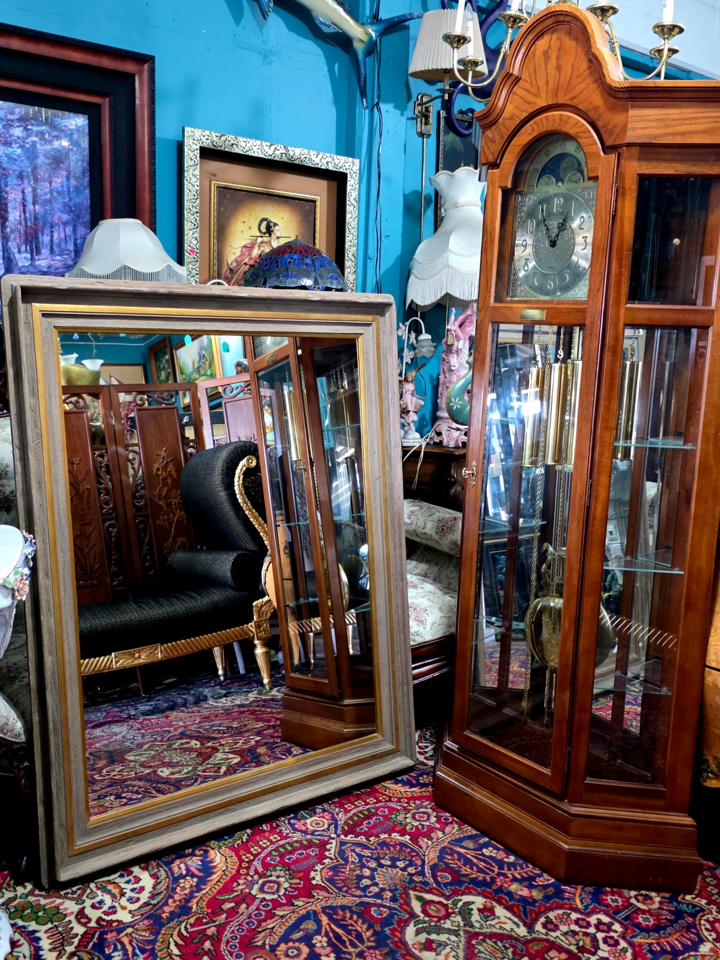 🪞 Mirror with Wooden Frame – Timeless Reflection of Noble Texture ✨