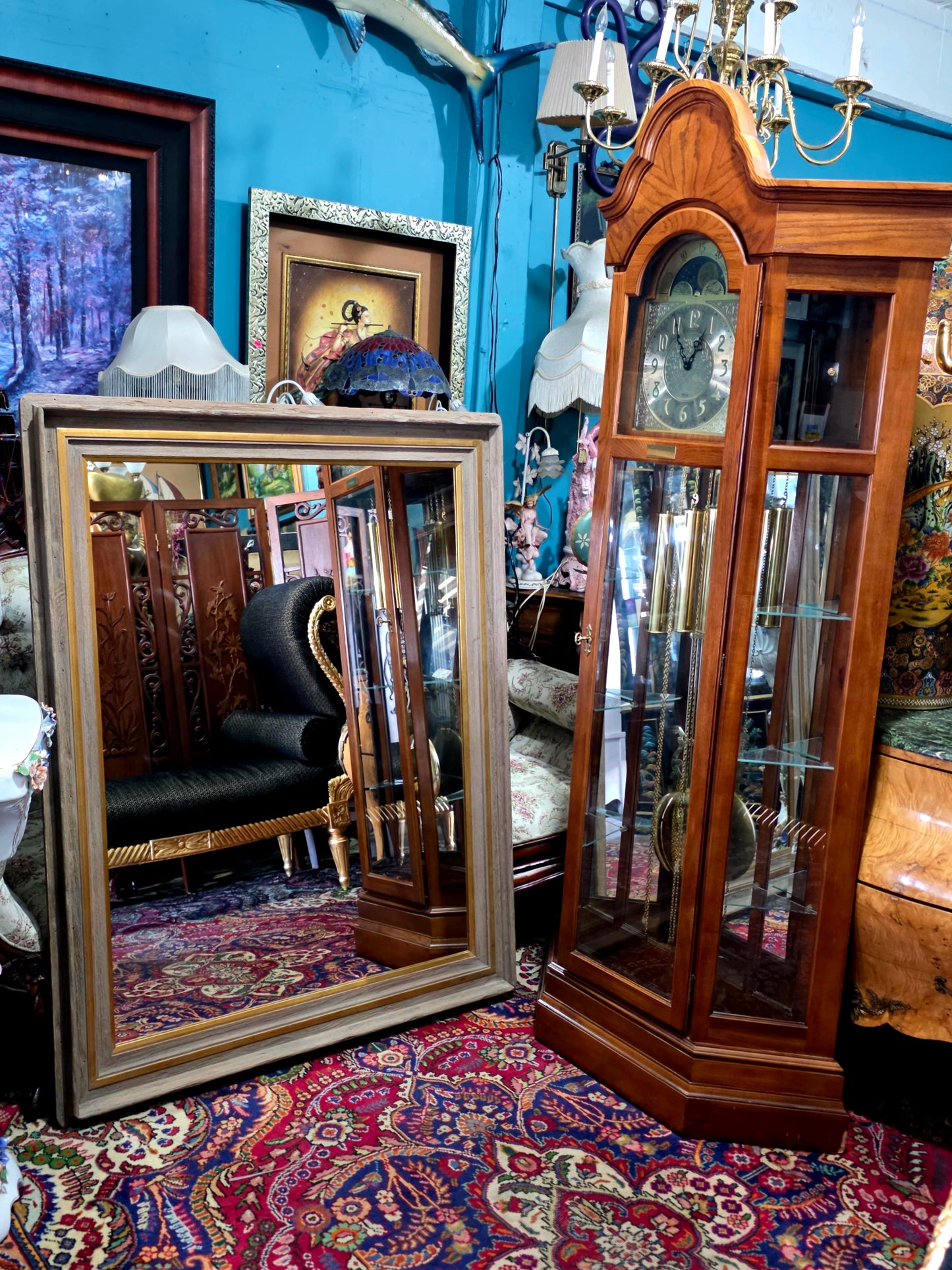 🪞 Mirror with Wooden Frame – Timeless Reflection of Noble Texture ✨