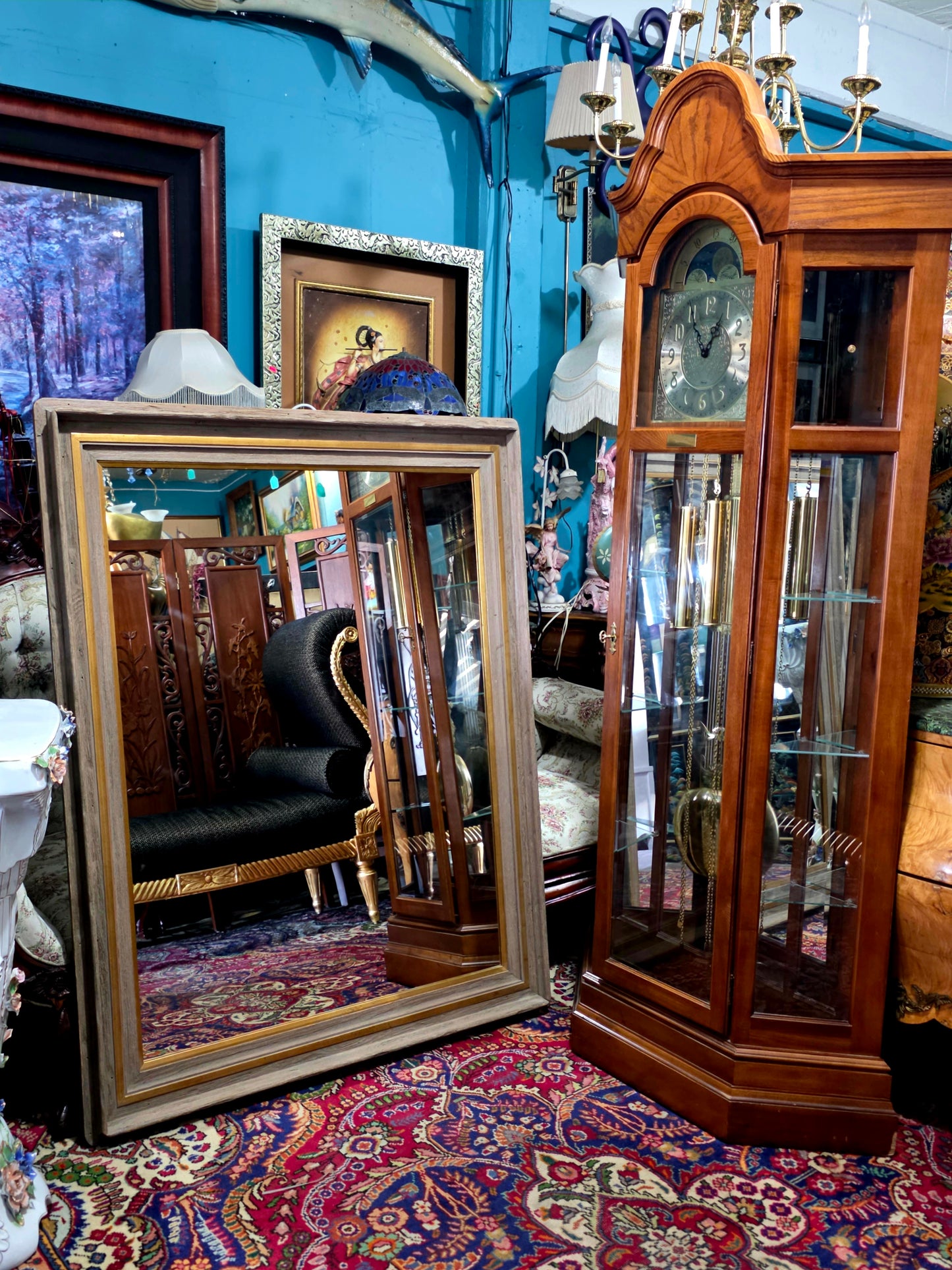 🪞 Mirror with Wooden Frame – Timeless Reflection of Noble Texture ✨