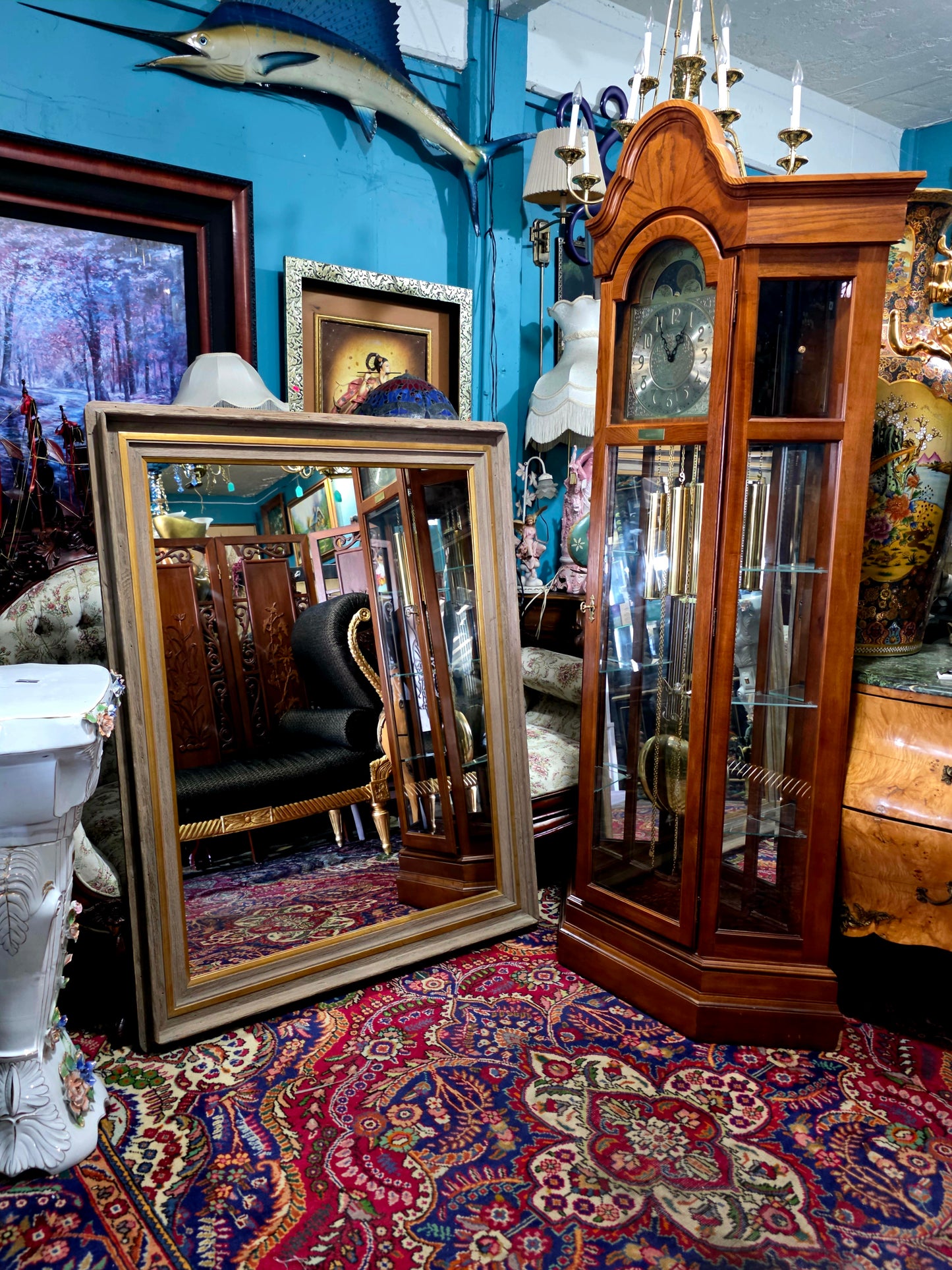 🪞 Mirror with Wooden Frame – Timeless Reflection of Noble Texture ✨