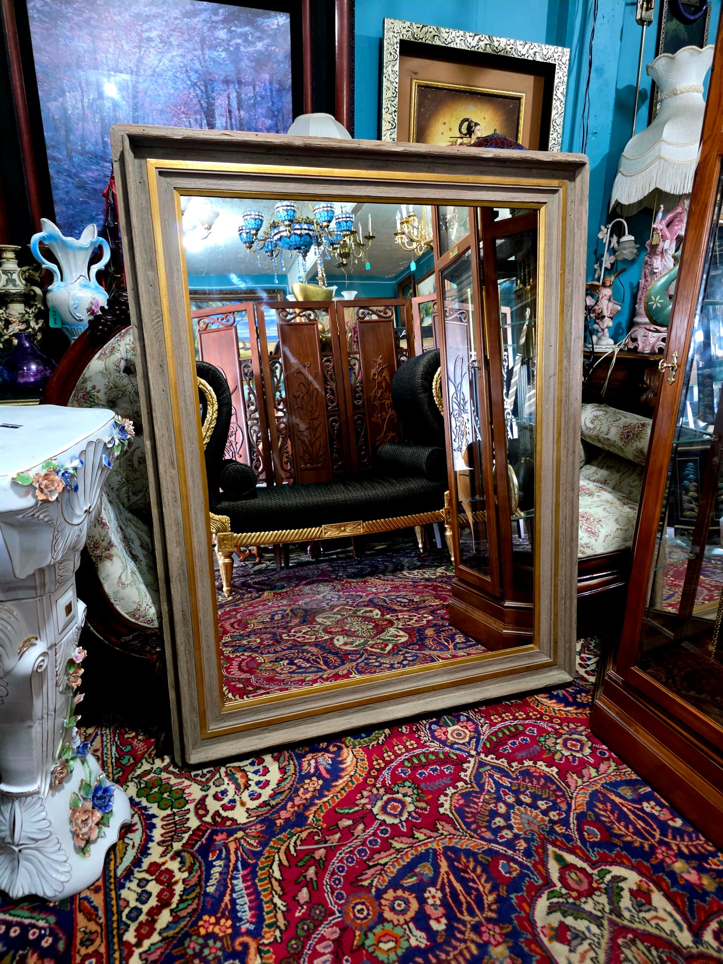 🪞 Mirror with Wooden Frame – Timeless Reflection of Noble Texture ✨