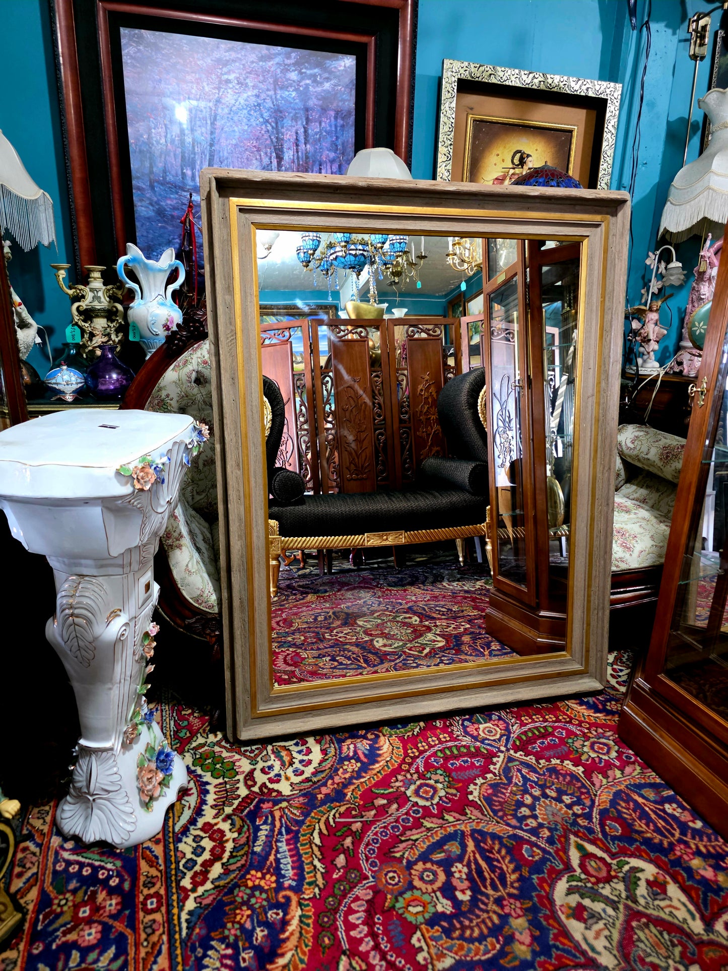 🪞 Mirror with Wooden Frame – Timeless Reflection of Noble Texture ✨