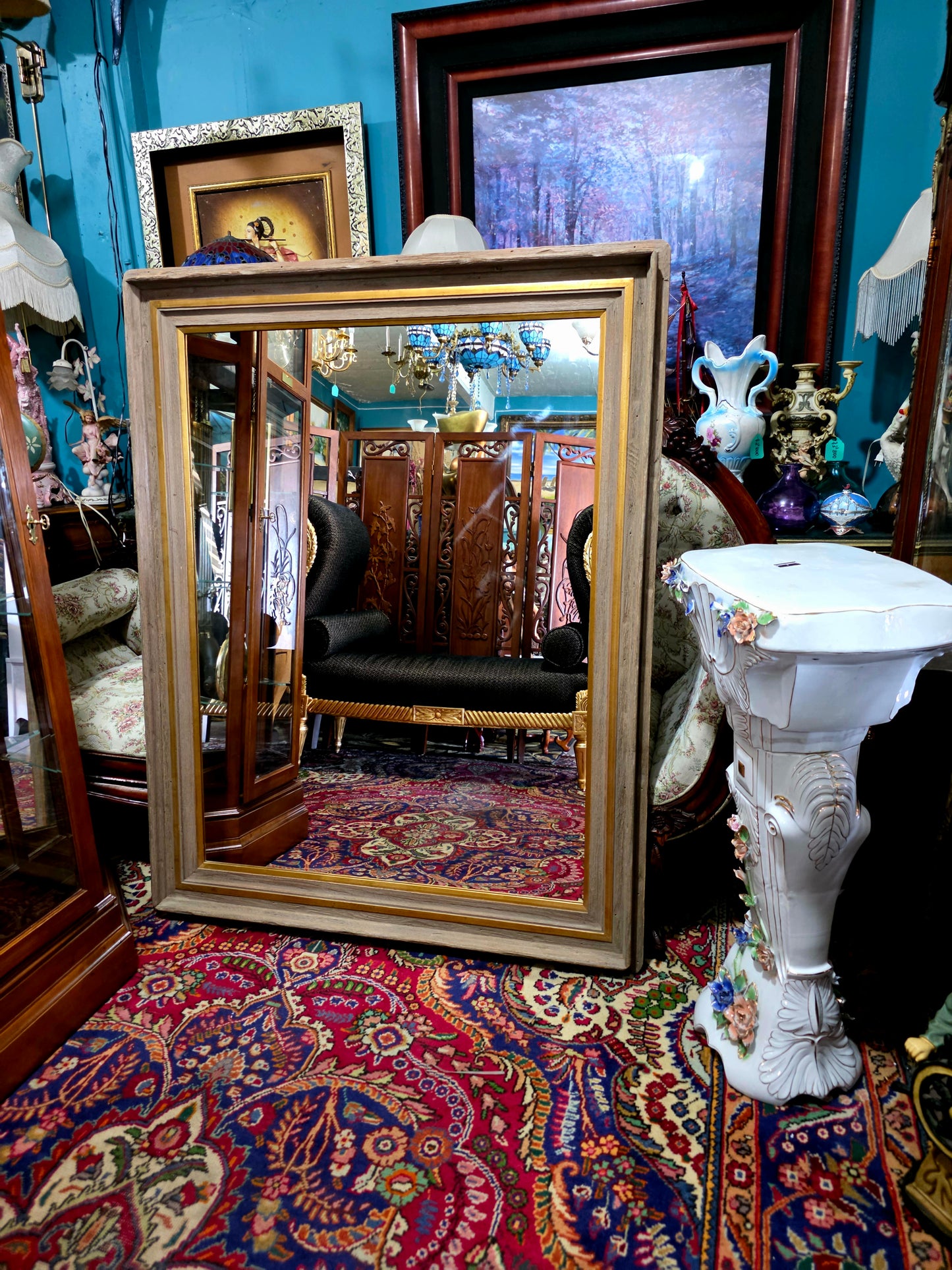 🪞 Mirror with Wooden Frame – Timeless Reflection of Noble Texture ✨