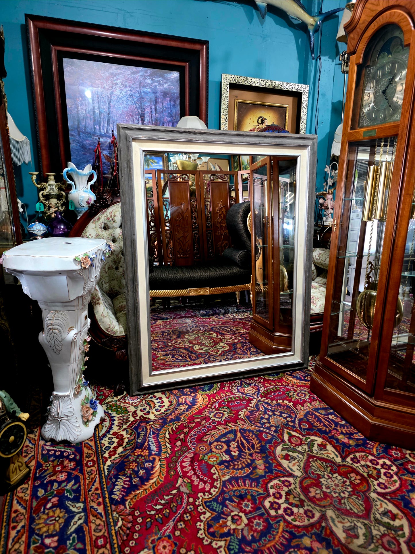 🪞 Mirror with Wooden Frame – Timeless Reflection of Great Presence ✨