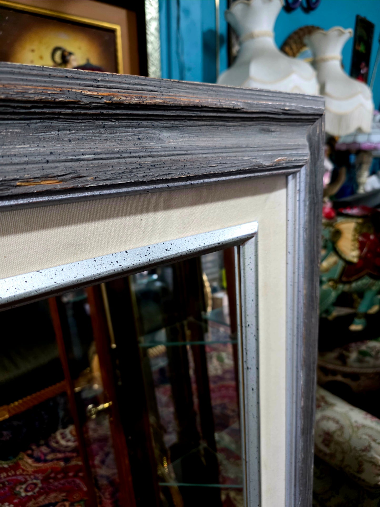 🪞 Mirror with Wooden Frame – Timeless Reflection of Great Presence ✨