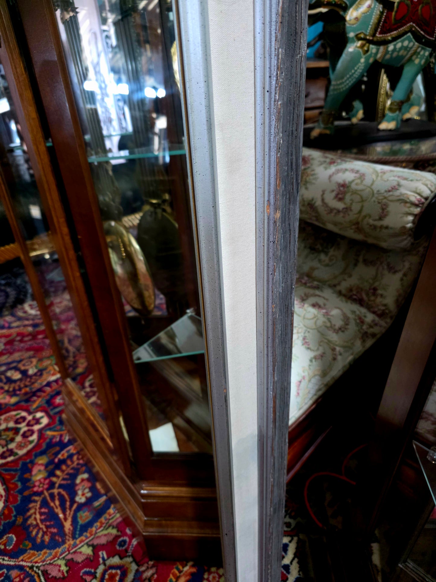 🪞 Mirror with Wooden Frame – Timeless Reflection of Great Presence ✨