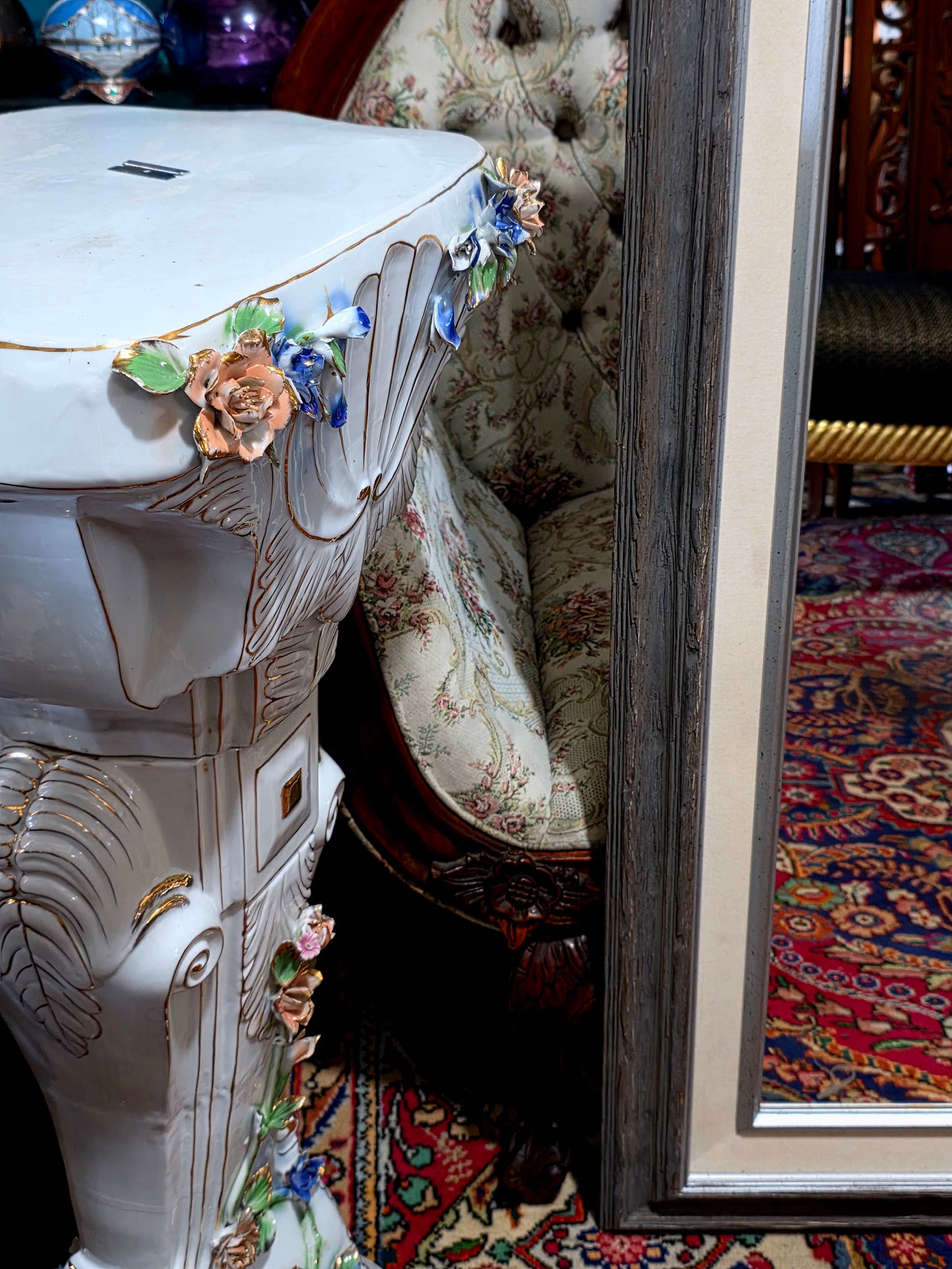 🪞 Mirror with Wooden Frame – Timeless Reflection of Great Presence ✨