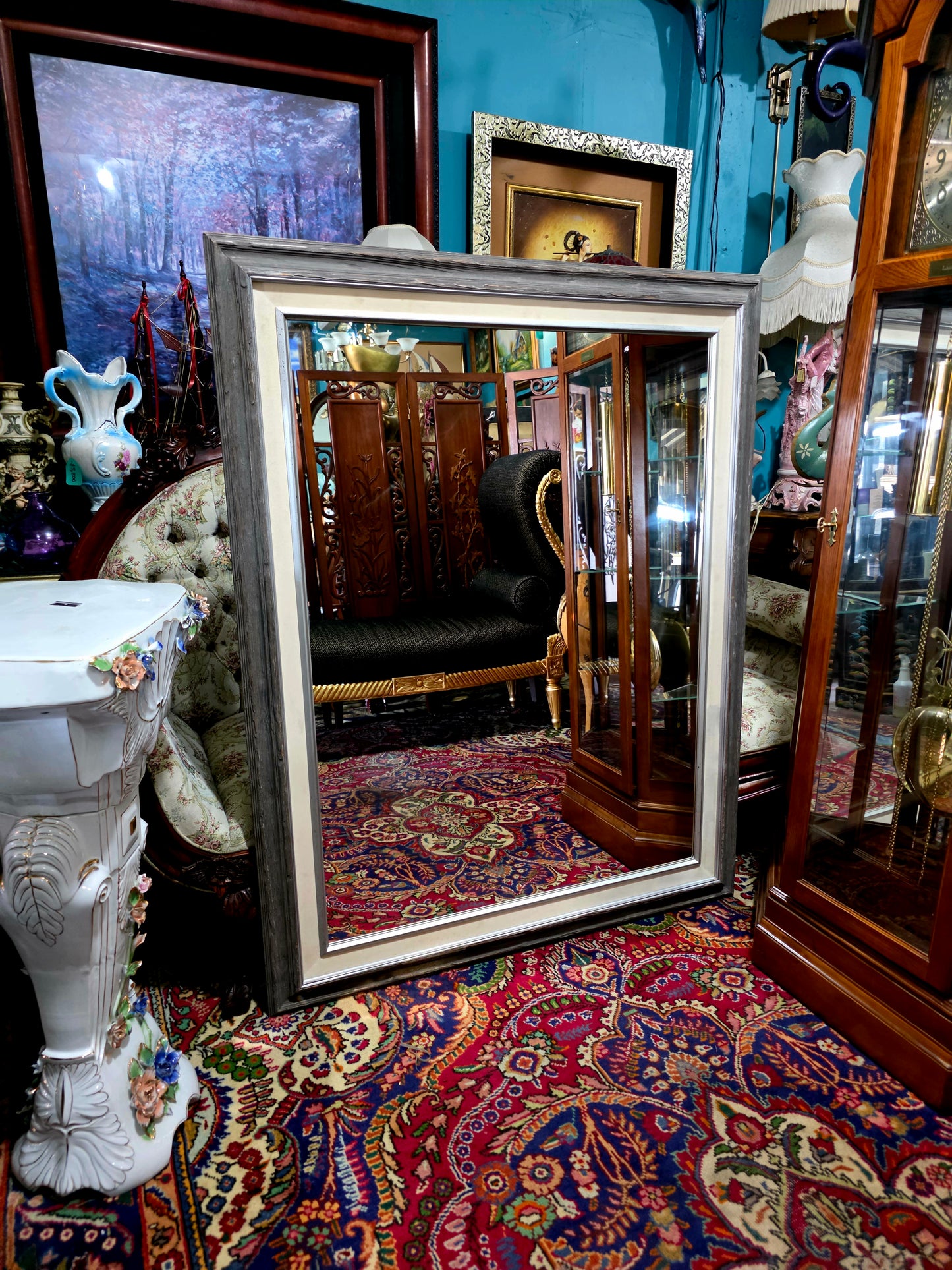 🪞 Mirror with Wooden Frame – Timeless Reflection of Great Presence ✨