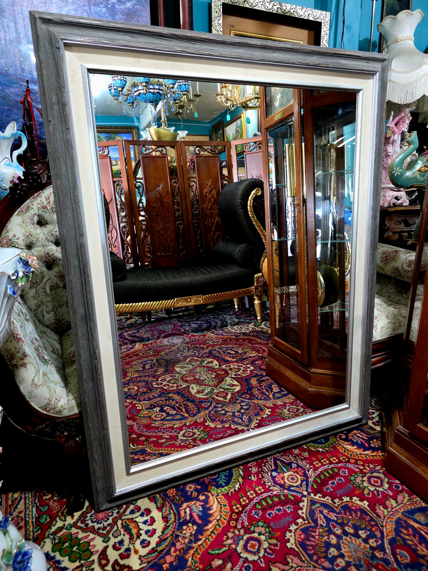 🪞 Mirror with Wooden Frame – Timeless Reflection of Great Presence ✨