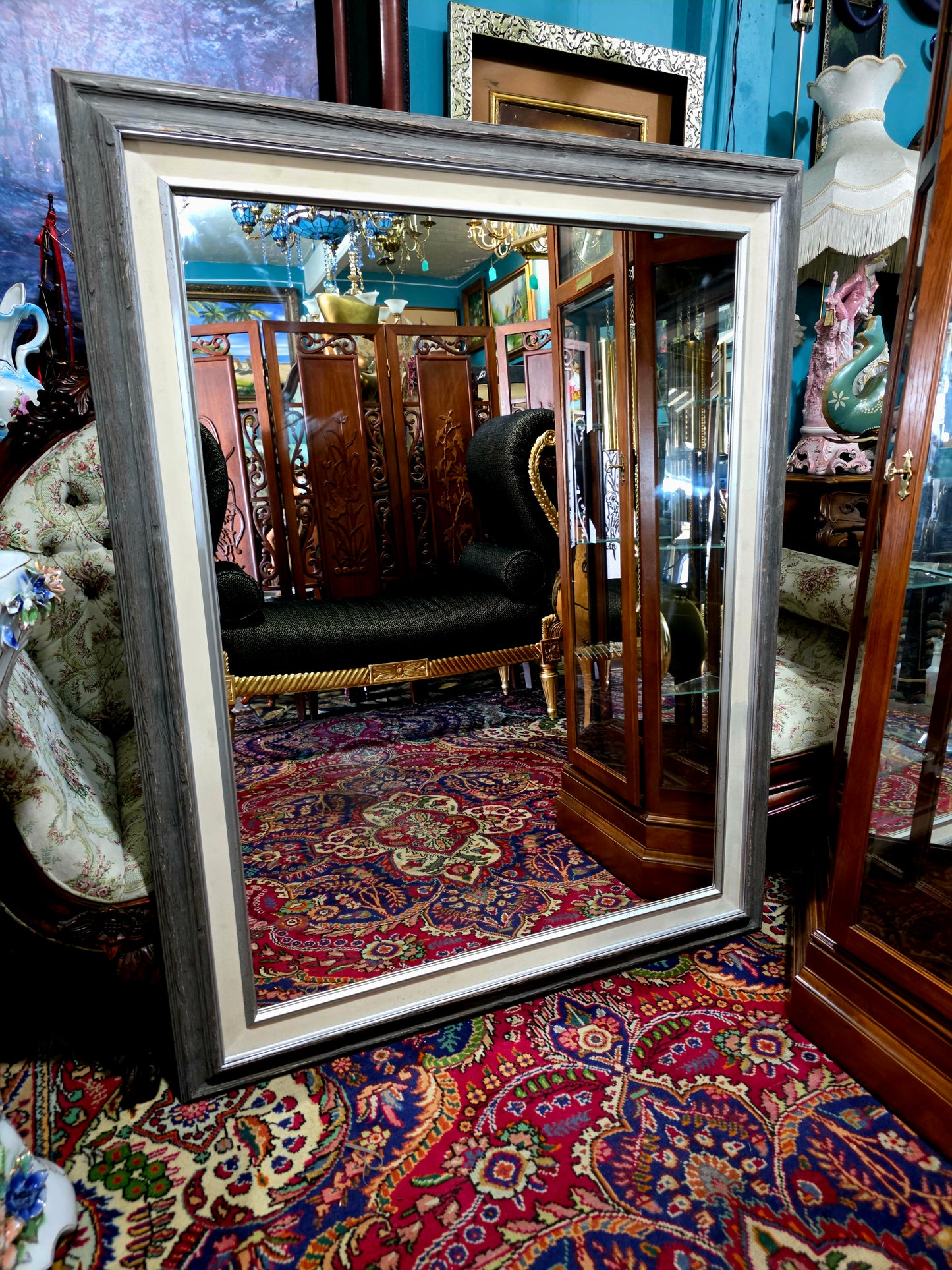 🪞 Mirror with Wooden Frame – Timeless Reflection of Great Presence ✨