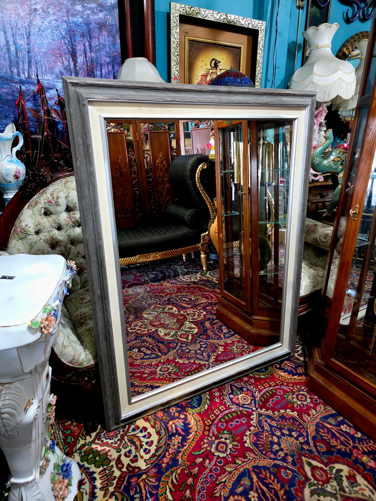 🪞 Mirror with Wooden Frame – Timeless Reflection of Great Presence ✨