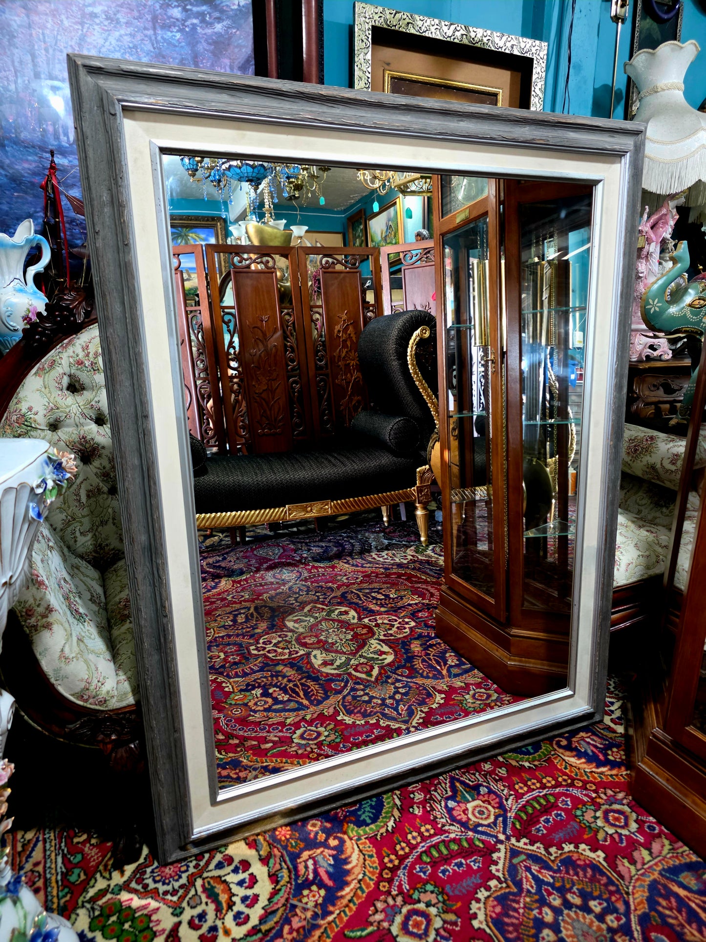 🪞 Mirror with Wooden Frame – Timeless Reflection of Great Presence ✨