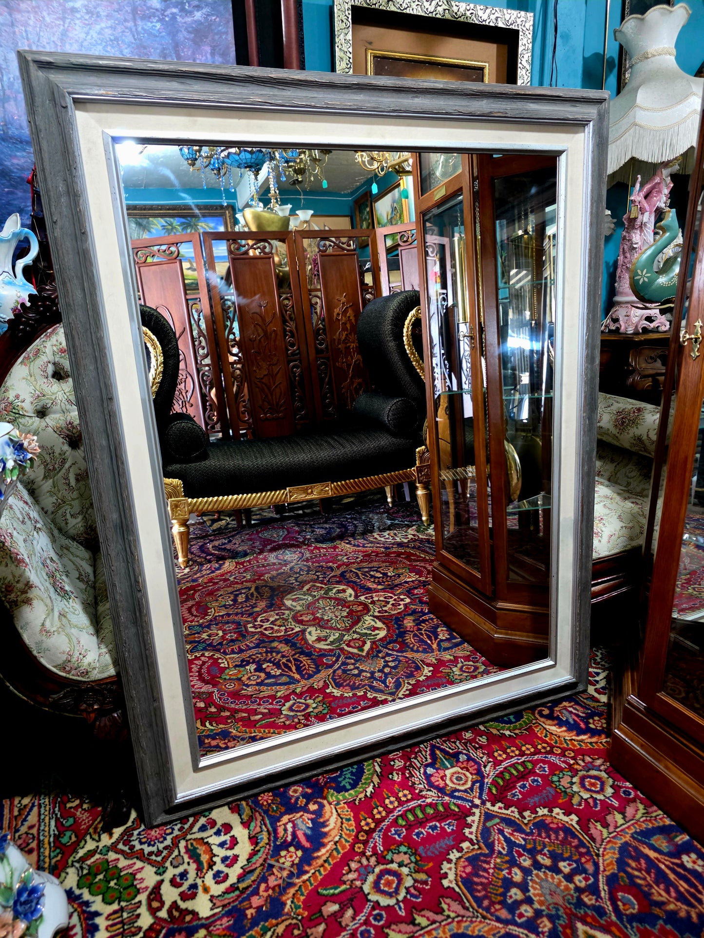 🪞 Mirror with Wooden Frame – Timeless Reflection of Great Presence ✨