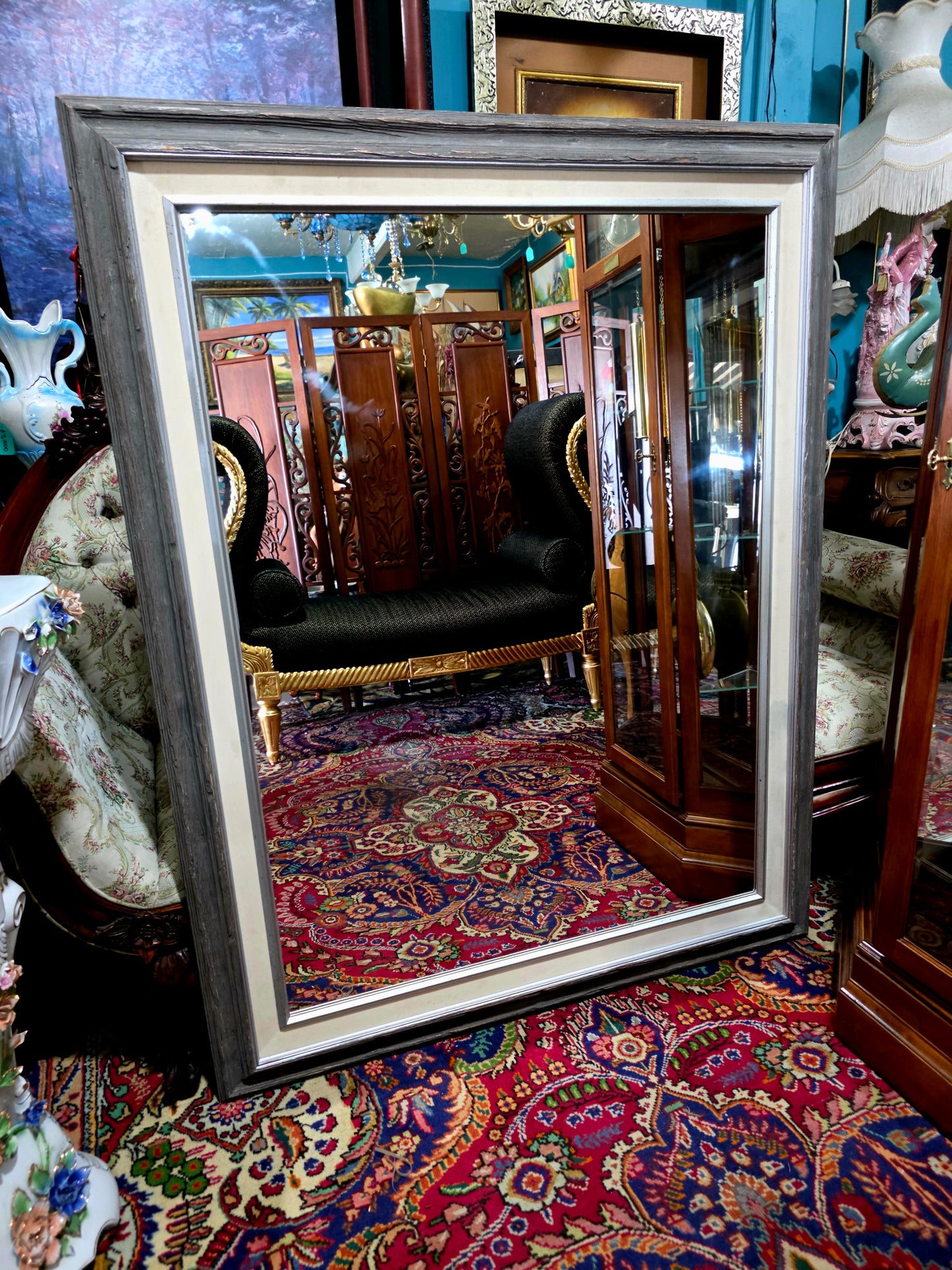 🪞 Mirror with Wooden Frame – Timeless Reflection of Great Presence ✨