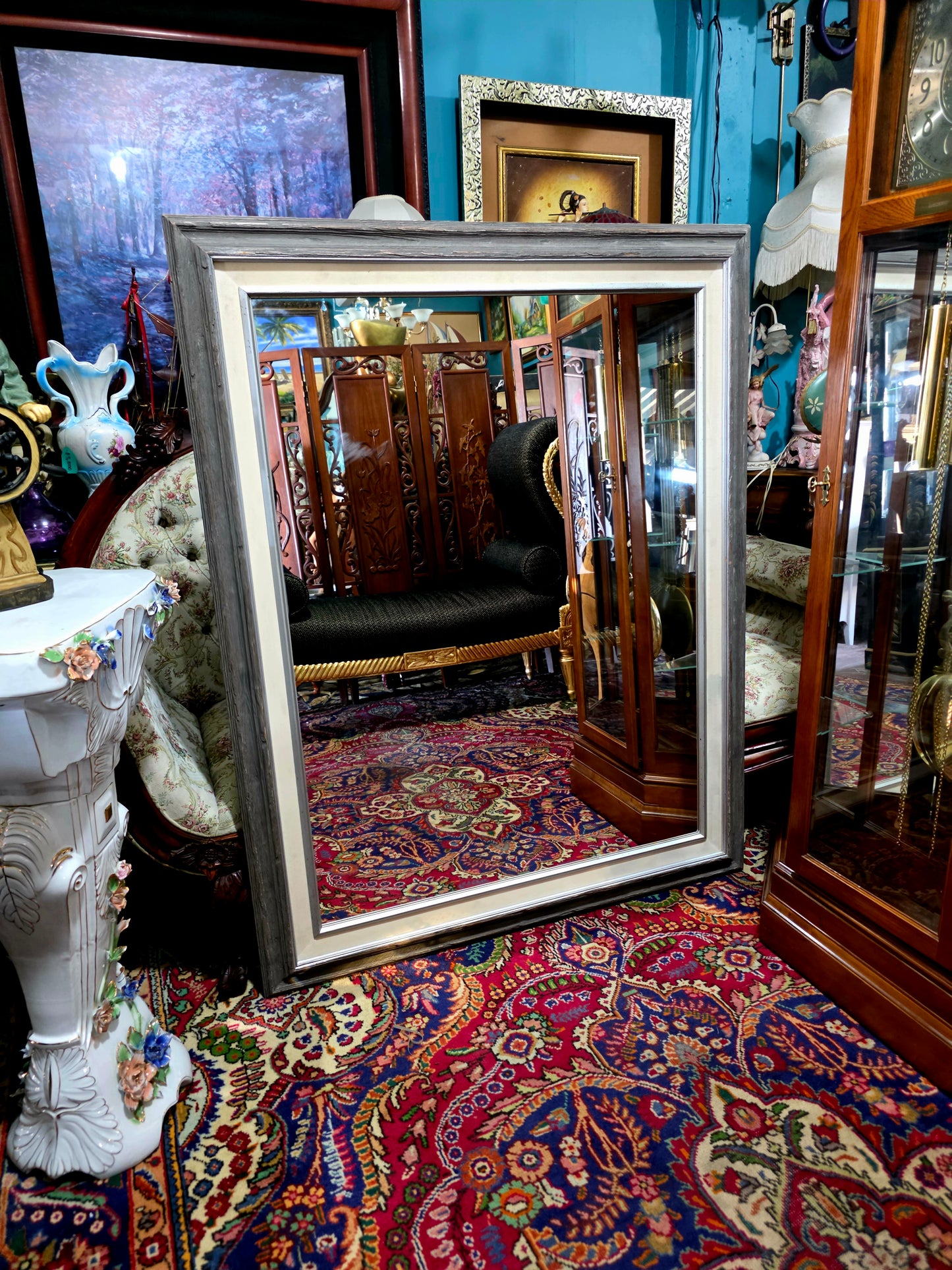 🪞 Mirror with Wooden Frame – Timeless Reflection of Great Presence ✨