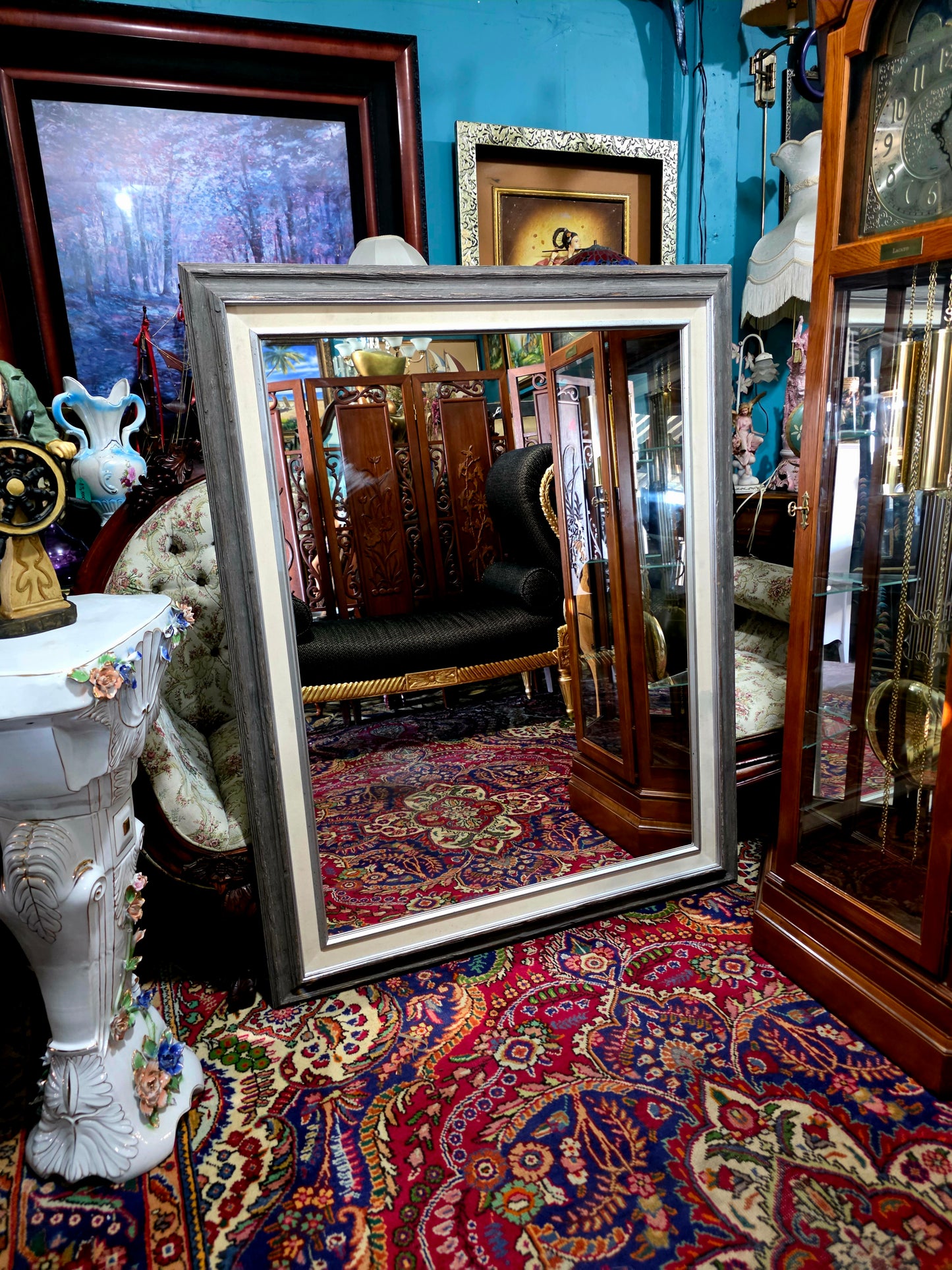 🪞 Mirror with Wooden Frame – Timeless Reflection of Great Presence ✨