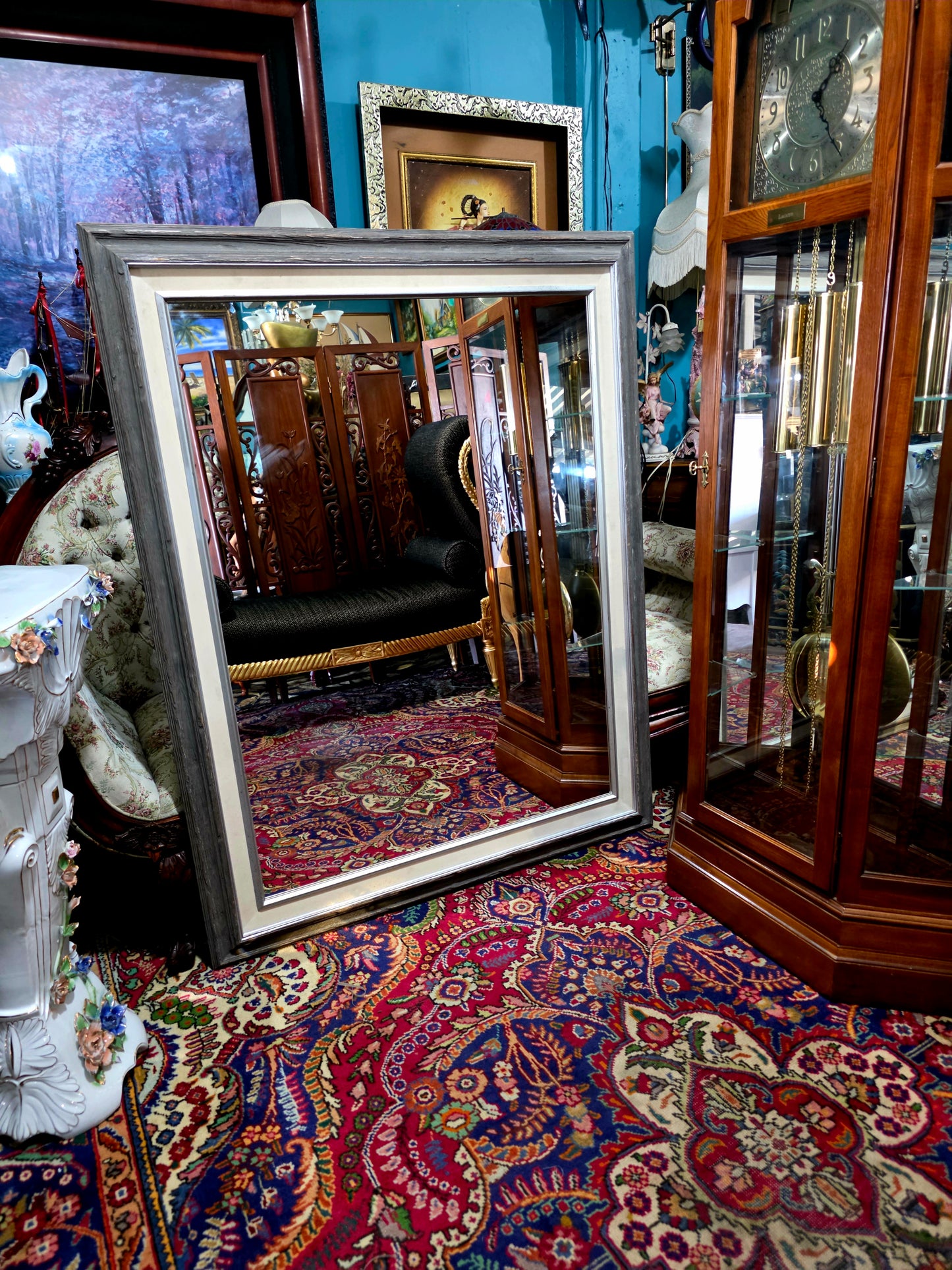 🪞 Mirror with Wooden Frame – Timeless Reflection of Great Presence ✨