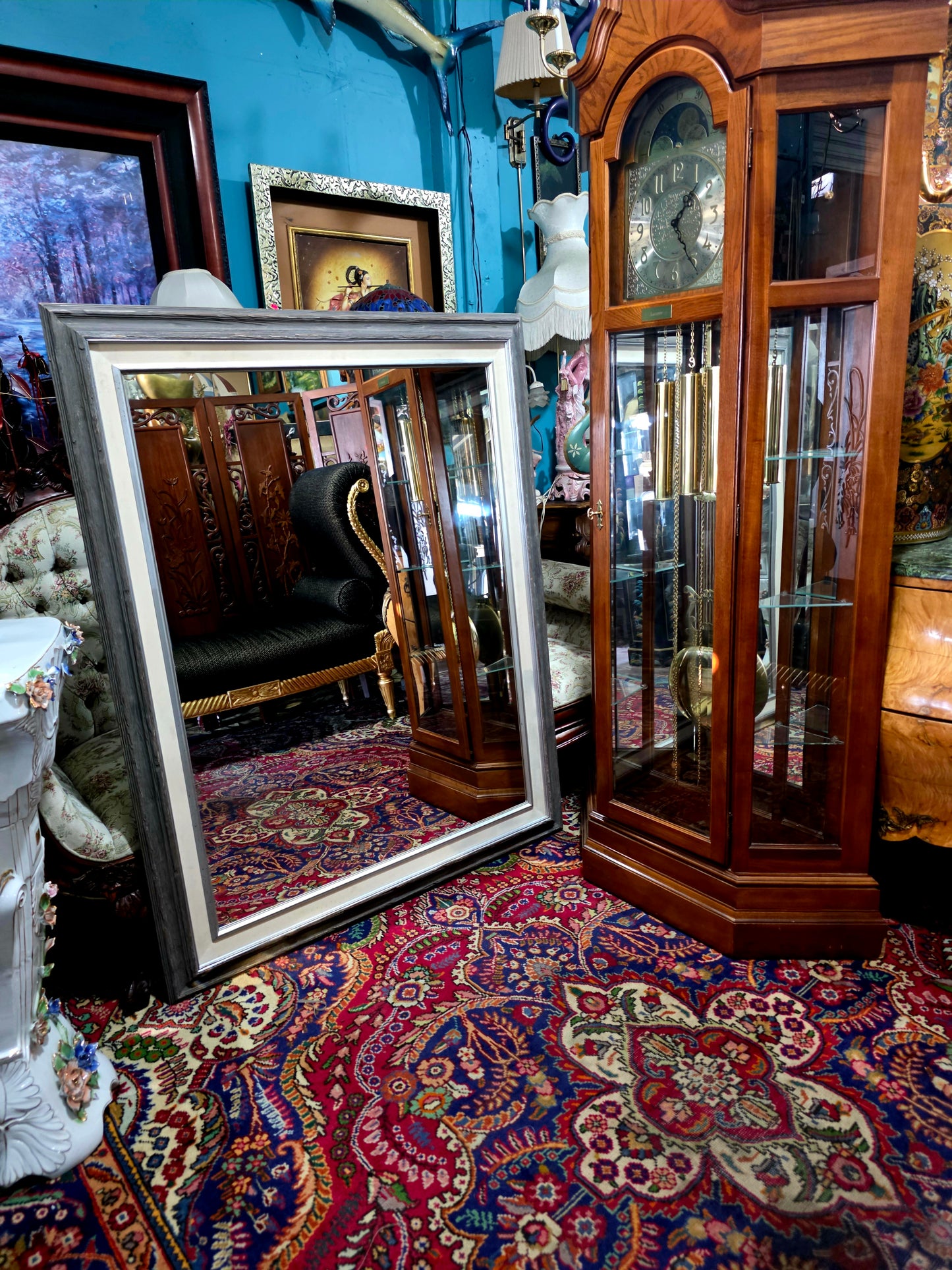 🪞 Mirror with Wooden Frame – Timeless Reflection of Great Presence ✨