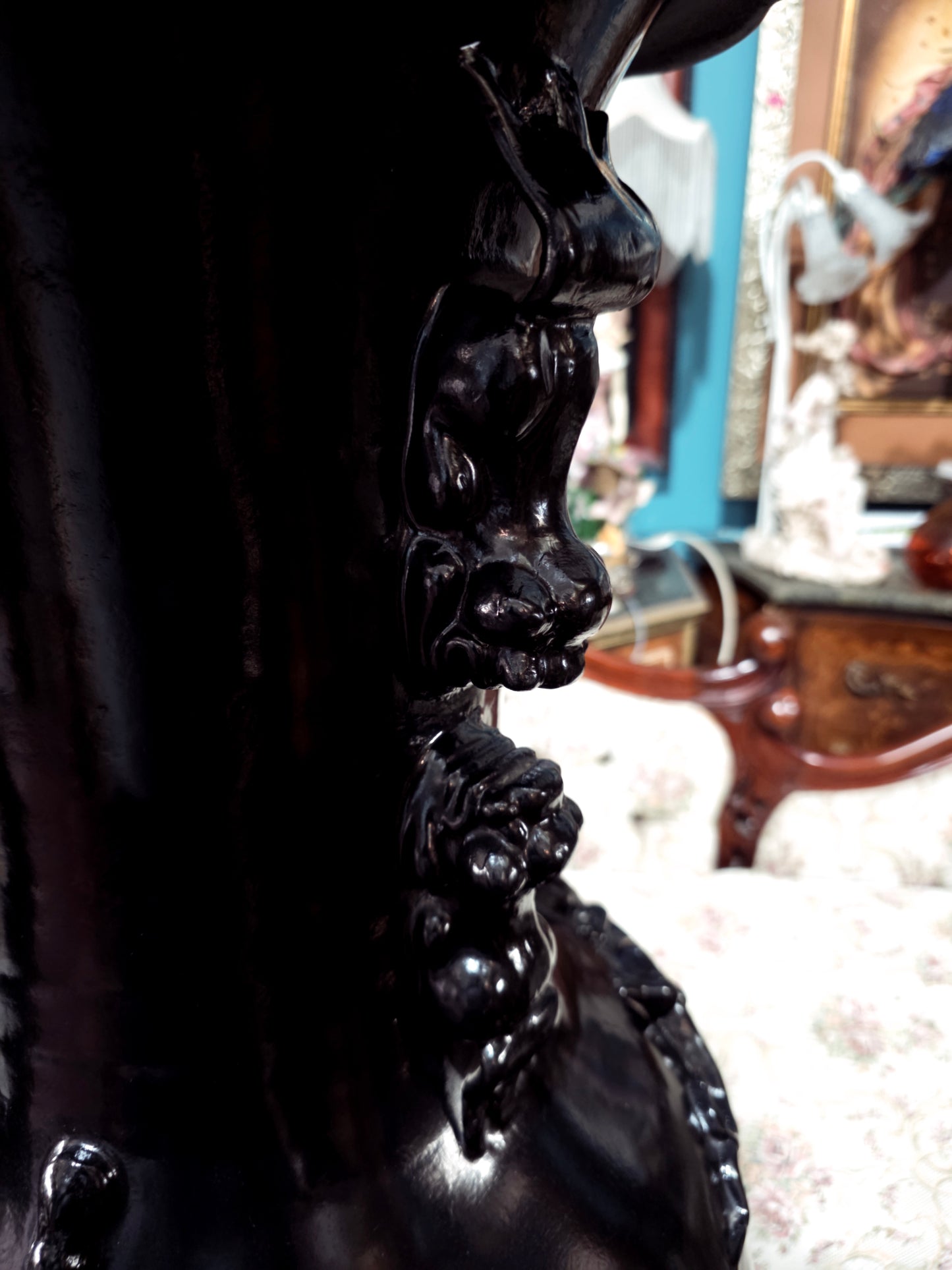 🖤 Par de Jarrones Orientales en Fibra de Vidrio con Base de Madera 🖤