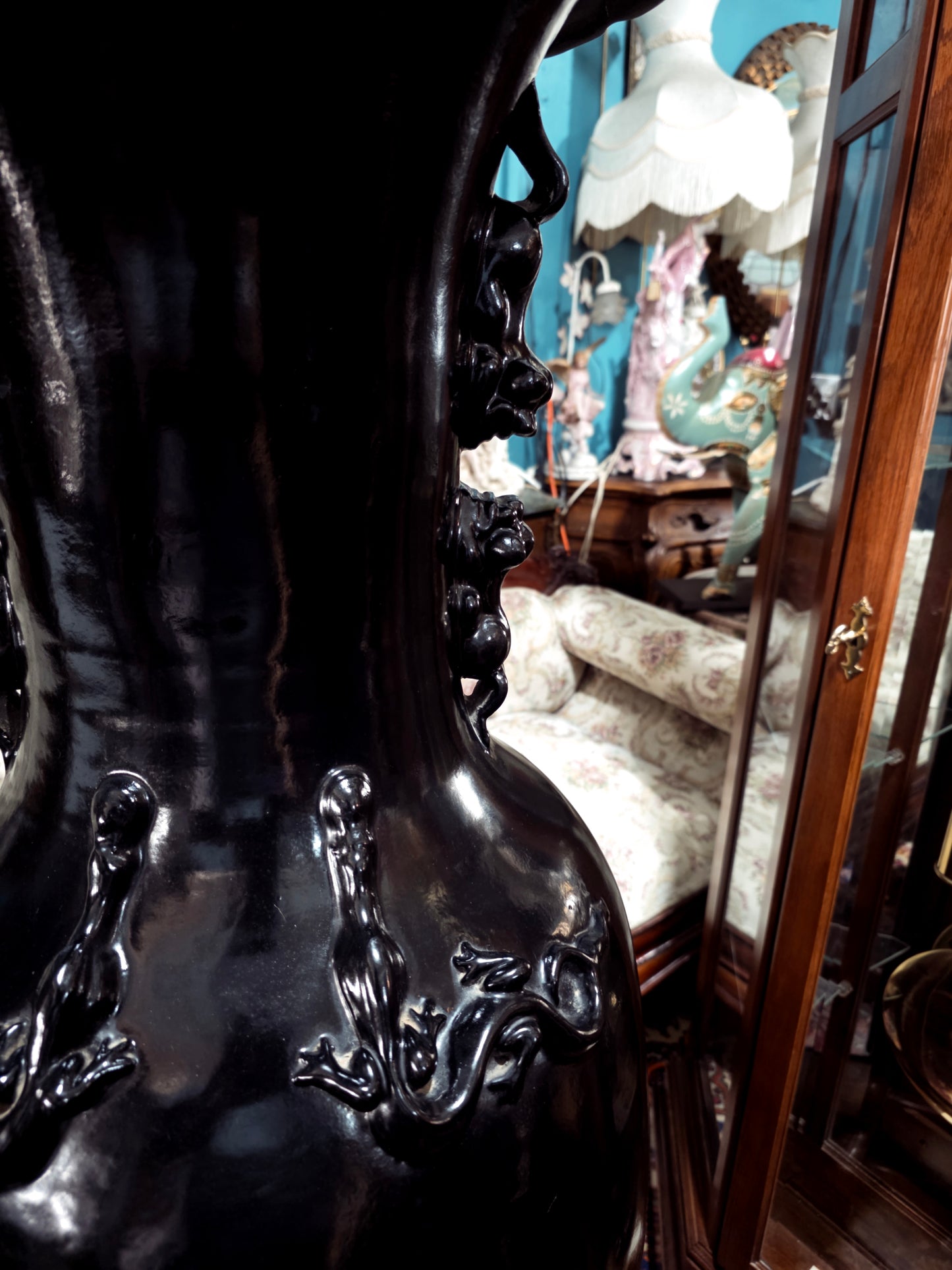 🖤 Par de Jarrones Orientales en Fibra de Vidrio con Base de Madera 🖤