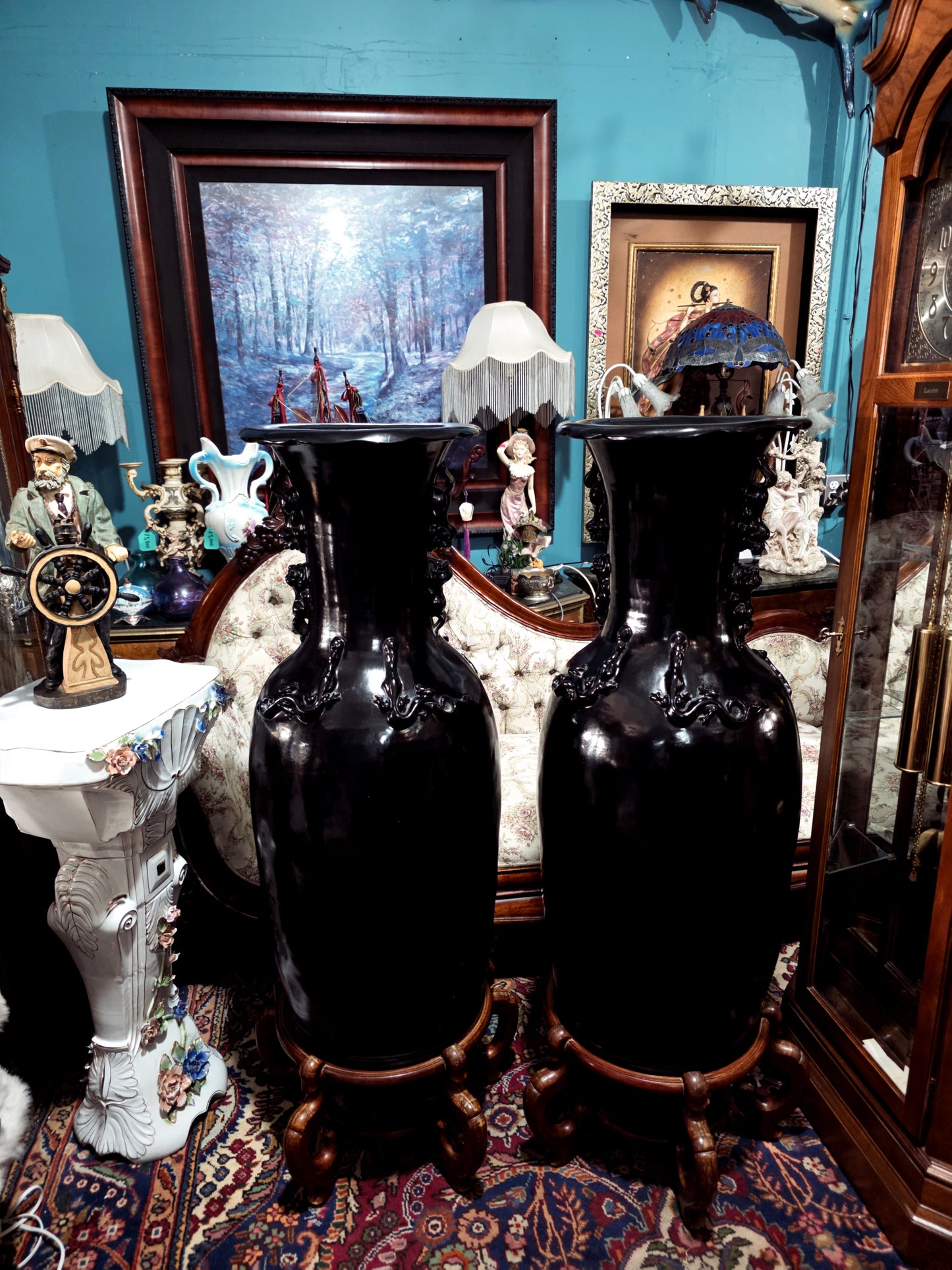 🖤 Par de Jarrones Orientales en Fibra de Vidrio con Base de Madera 🖤