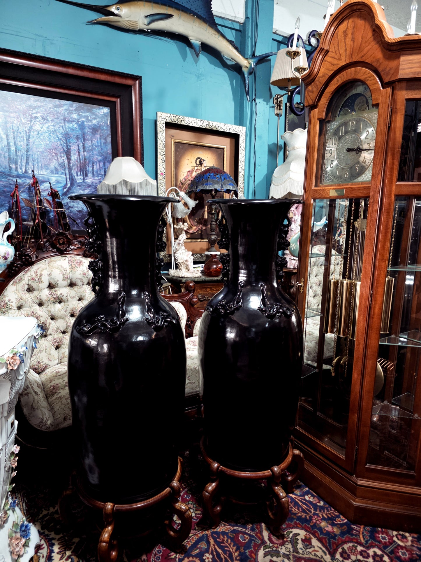 🖤 Par de Jarrones Orientales en Fibra de Vidrio con Base de Madera 🖤