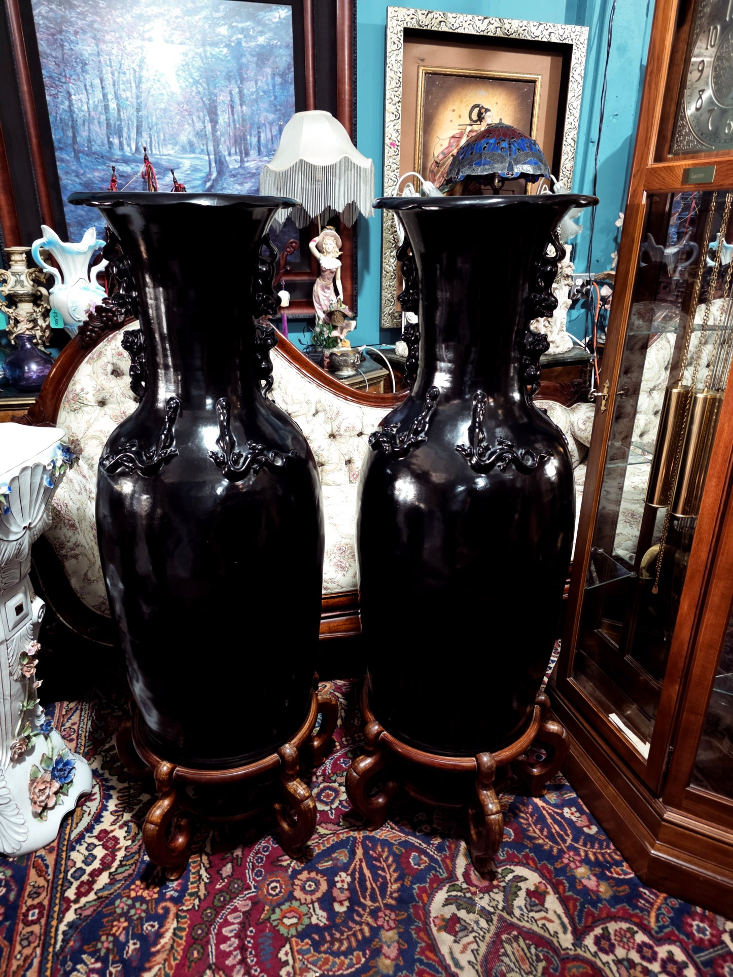 🖤 Par de Jarrones Orientales en Fibra de Vidrio con Base de Madera 🖤