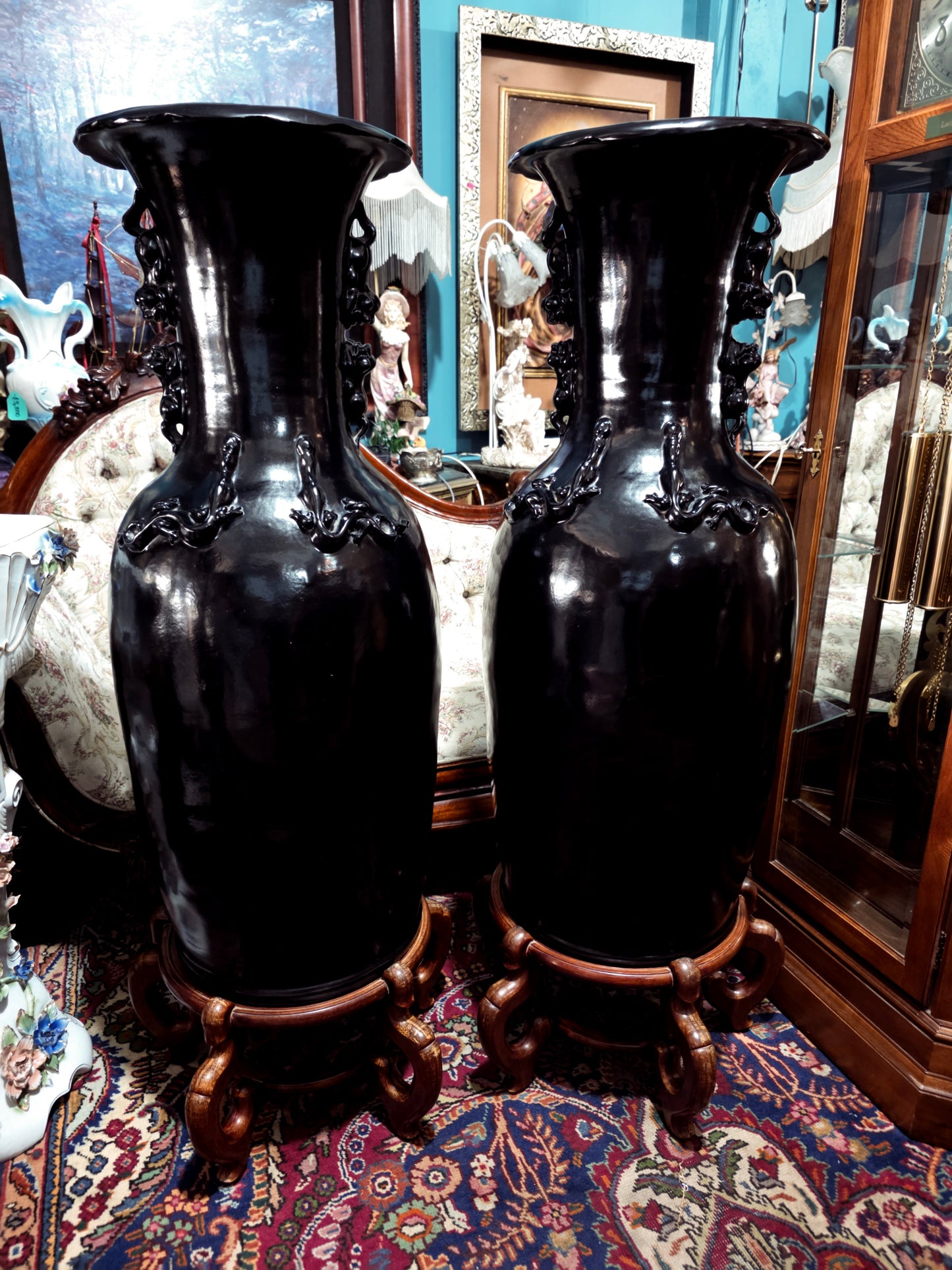 🖤 Par de Jarrones Orientales en Fibra de Vidrio con Base de Madera 🖤