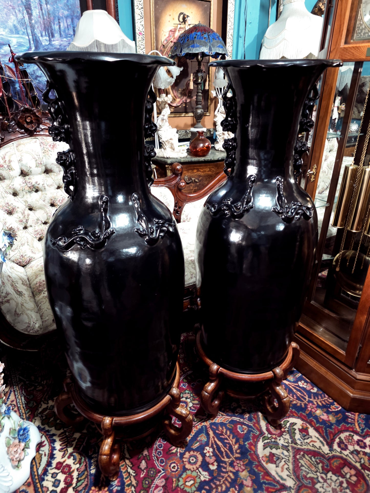 🖤 Par de Jarrones Orientales en Fibra de Vidrio con Base de Madera 🖤