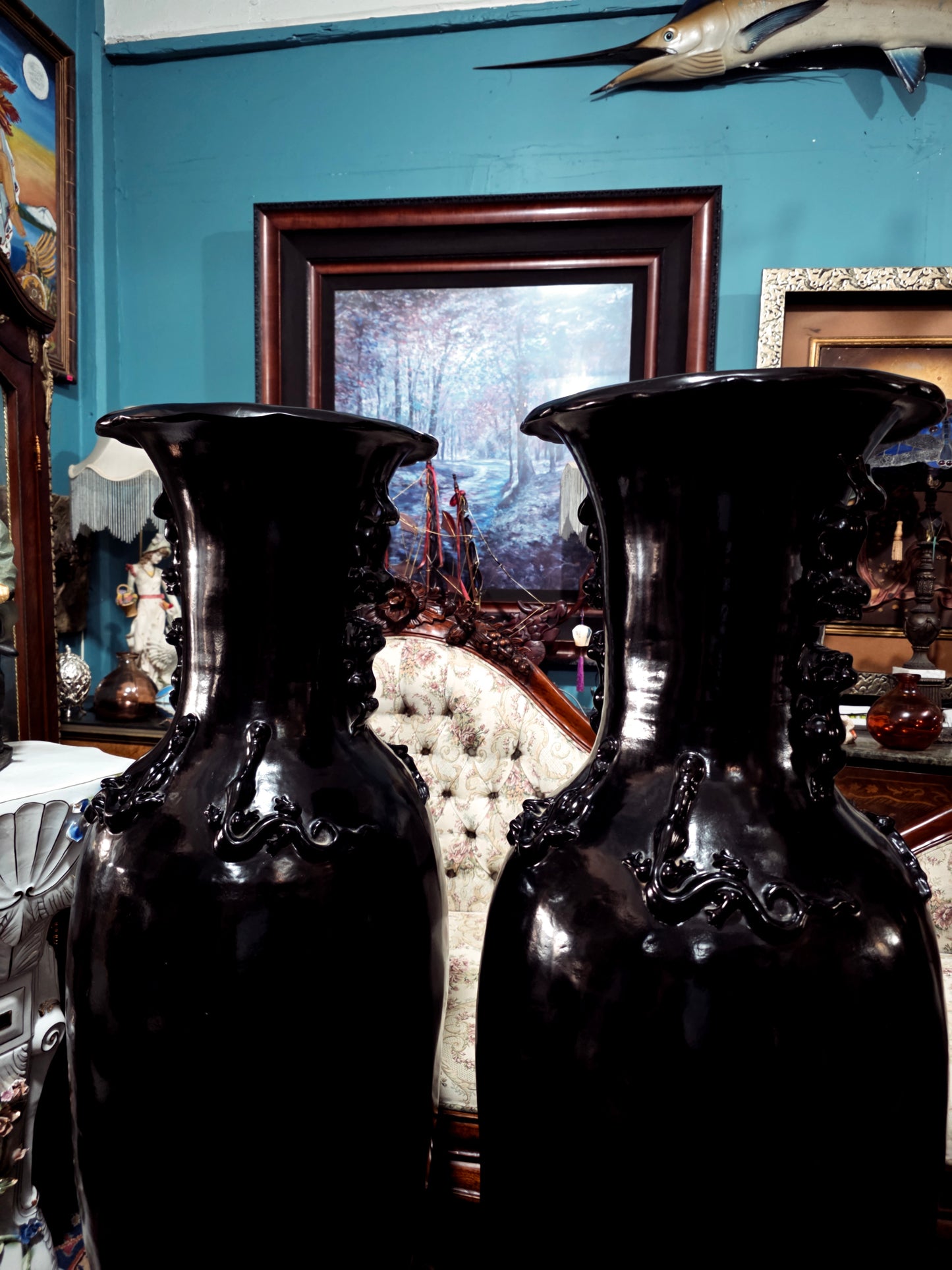 🖤 Par de Jarrones Orientales en Fibra de Vidrio con Base de Madera 🖤