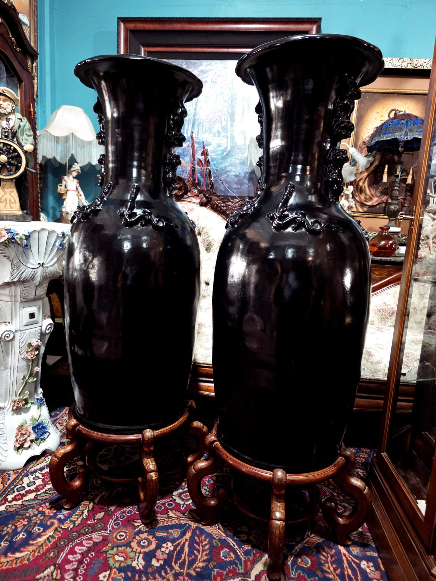 🖤 Par de Jarrones Orientales en Fibra de Vidrio con Base de Madera 🖤