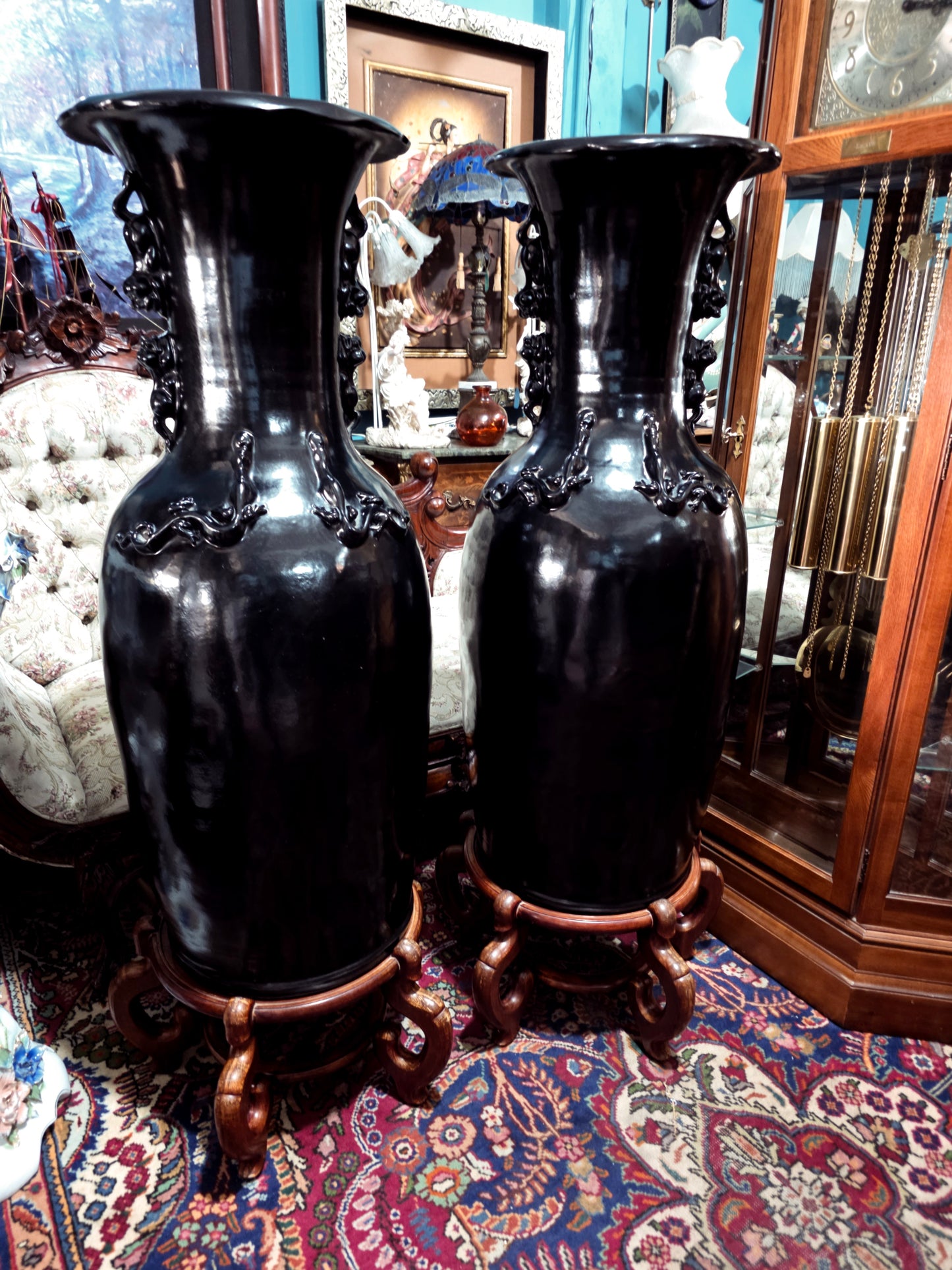 🖤 Par de Jarrones Orientales en Fibra de Vidrio con Base de Madera 🖤