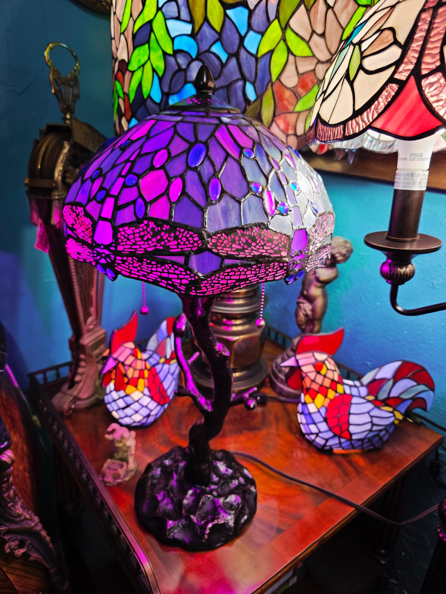 🌟 Lampara Vintage con Vitrales de Opalo, Cristal Original Tiffany con decoracion de Libelulas🌟
