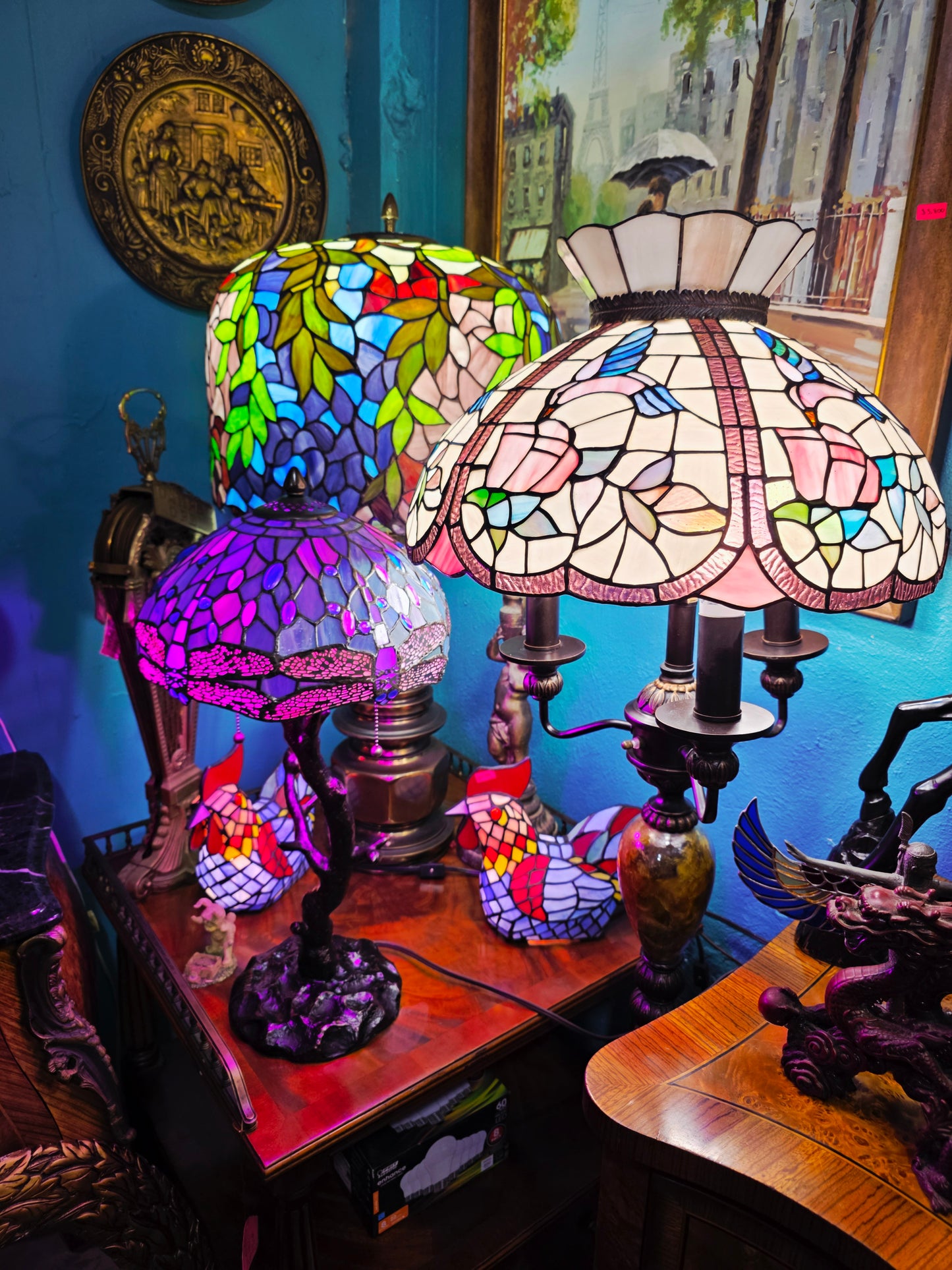 🌟 Lampara Vintage con Vitrales de Opalo, Cristal Original Tiffany con decoracion de Libelulas🌟