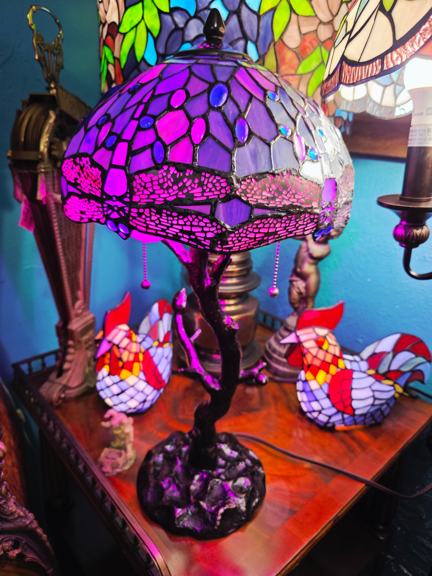 🌟 Lampara Vintage con Vitrales de Opalo, Cristal Original Tiffany con decoracion de Libelulas🌟