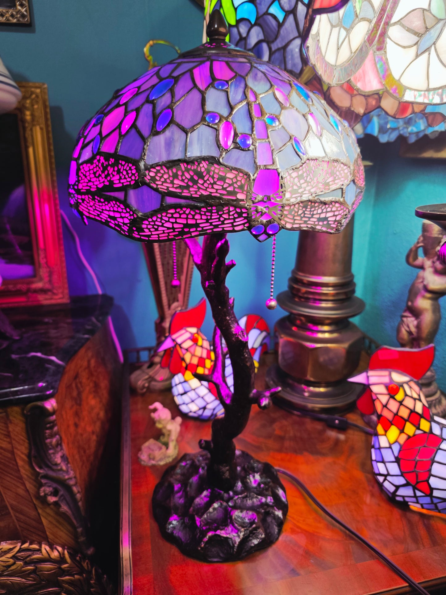 🌟 Lampara Vintage con Vitrales de Opalo, Cristal Original Tiffany con decoracion de Libelulas🌟
