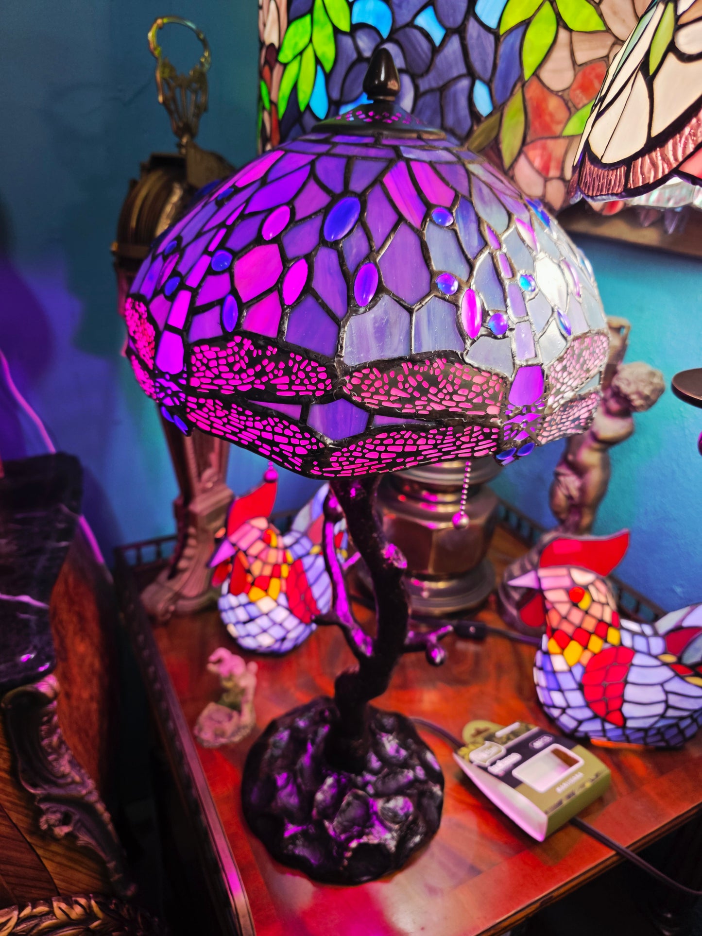 🌟 Lampara Vintage con Vitrales de Opalo, Cristal Original Tiffany con decoracion de Libelulas🌟