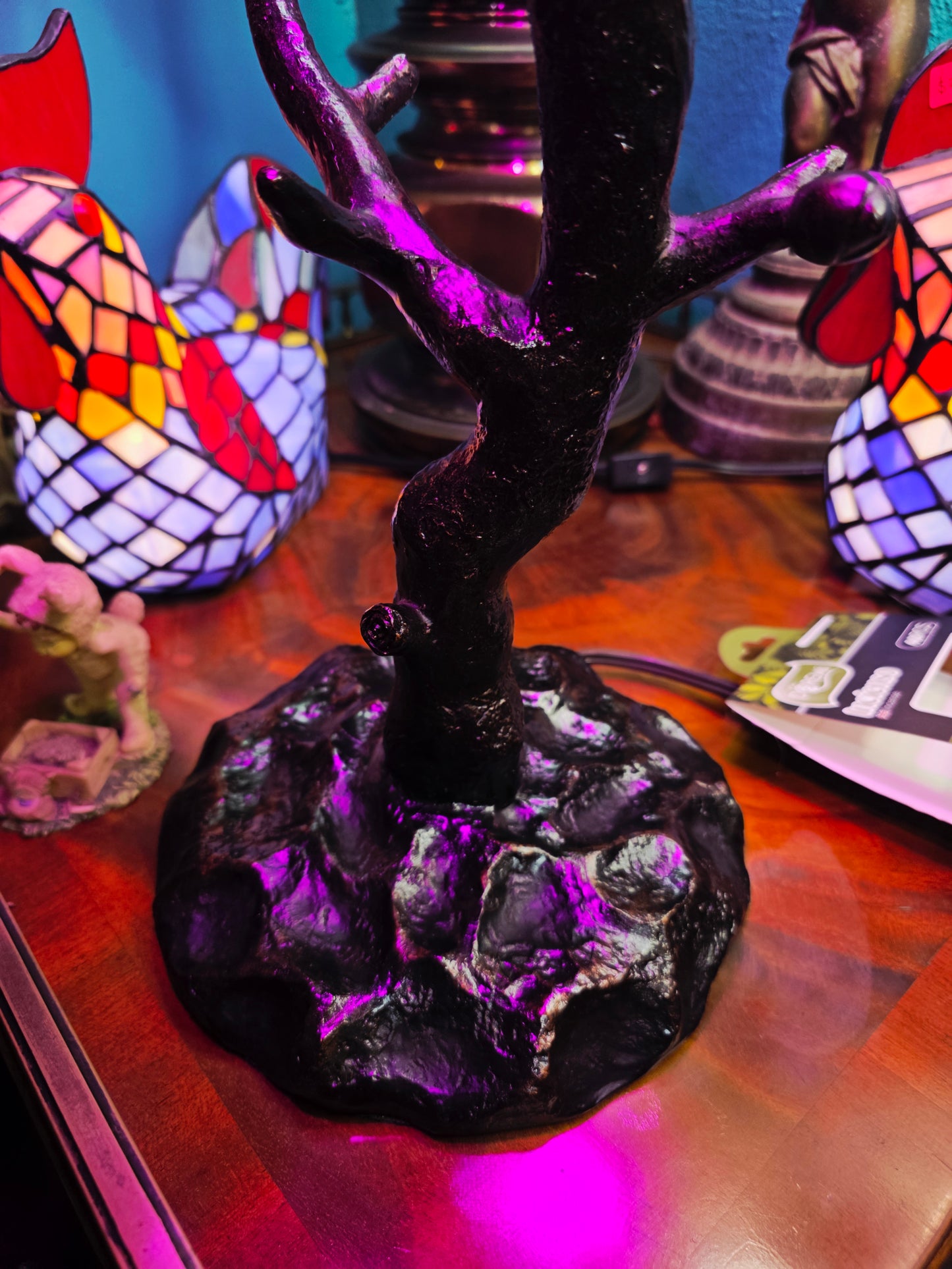 🌟 Lampara Vintage con Vitrales de Opalo, Cristal Original Tiffany con decoracion de Libelulas🌟